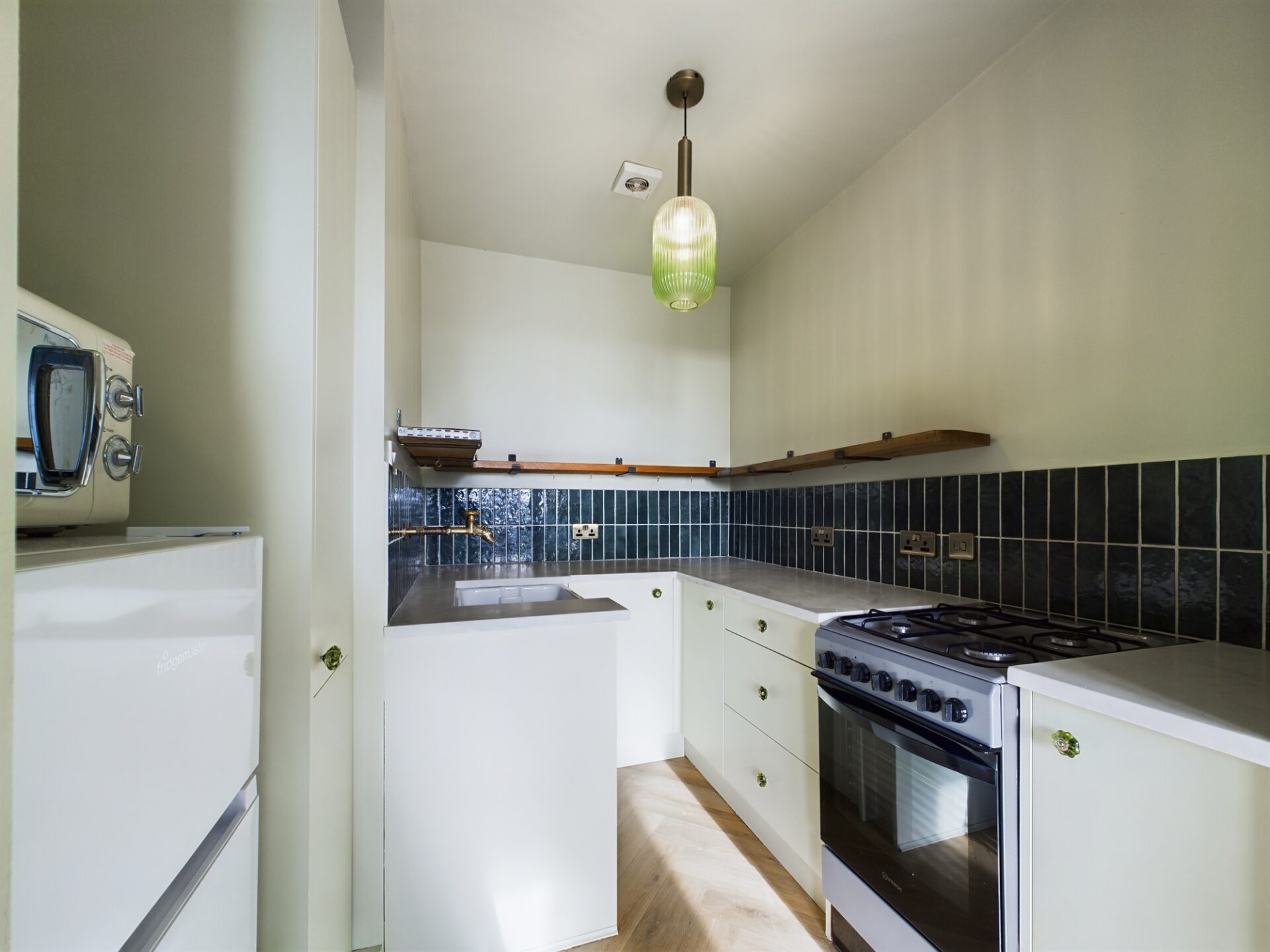 CAM02311G0-PR0215-STILL005