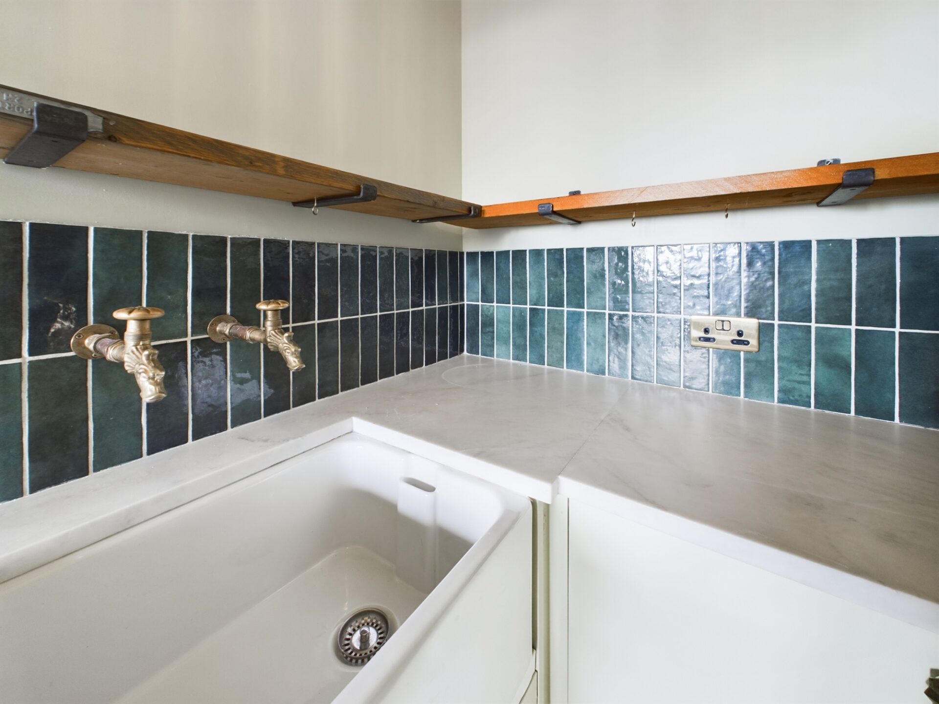 CAM02311G0-PR0215-STILL013