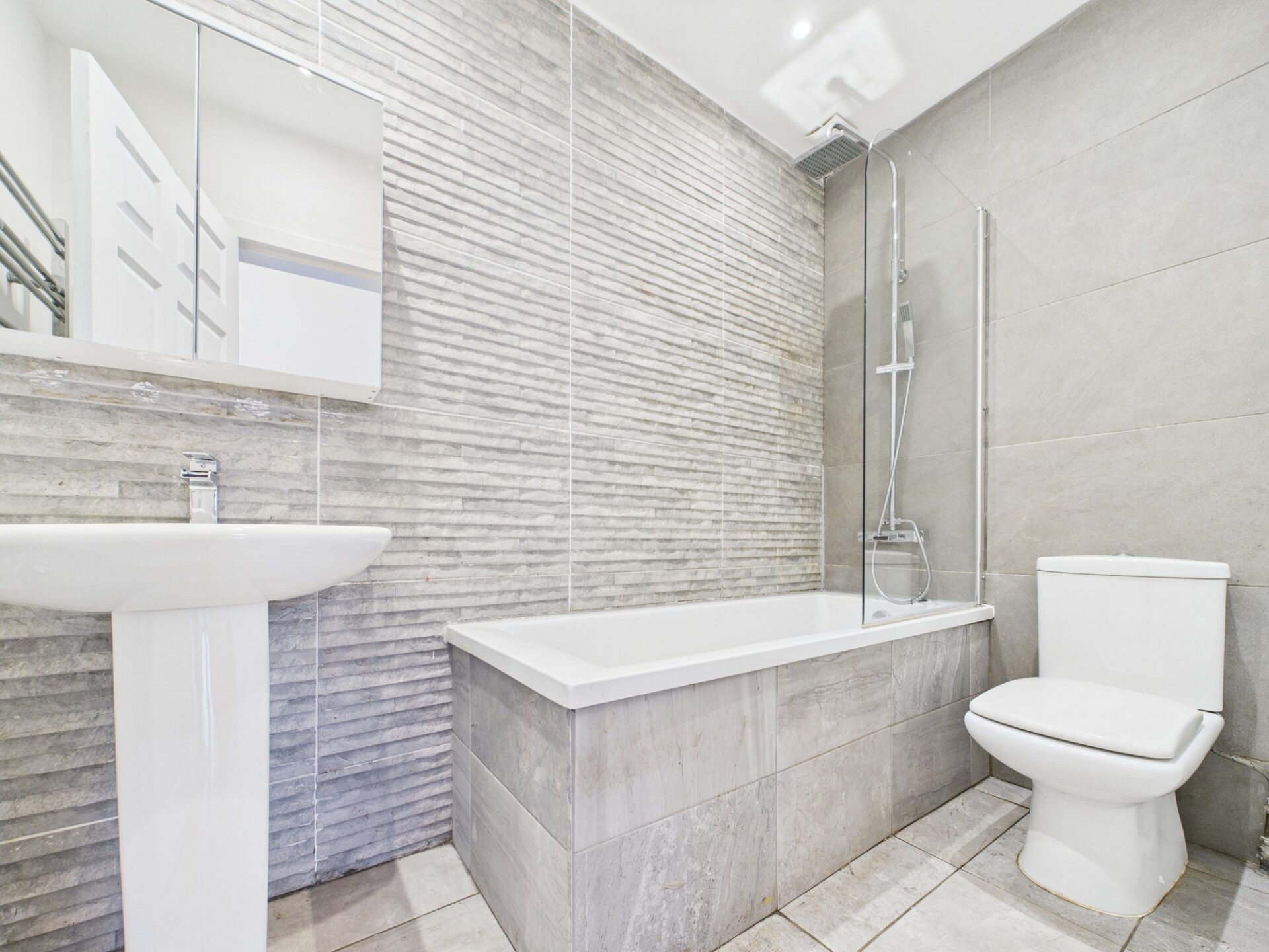 CAM02311G0-PR0217-STILL004