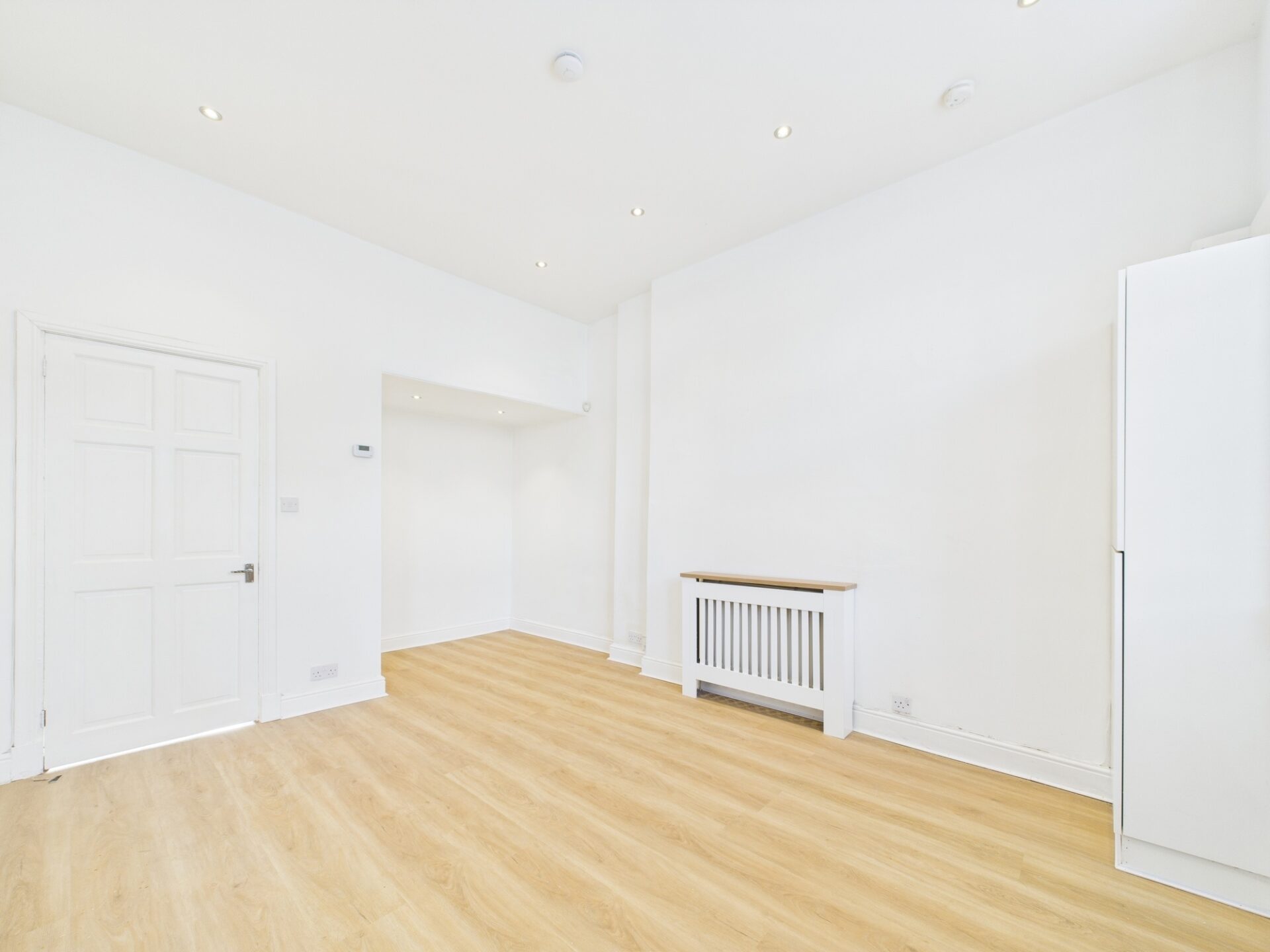 CAM02311G0-PR0221-STILL001