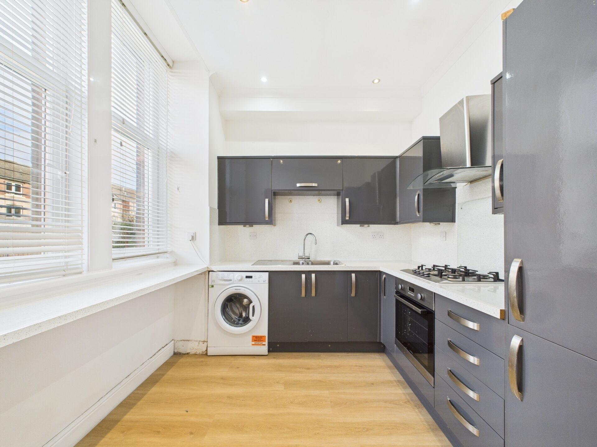 CAM02311G0-PR0221-STILL009