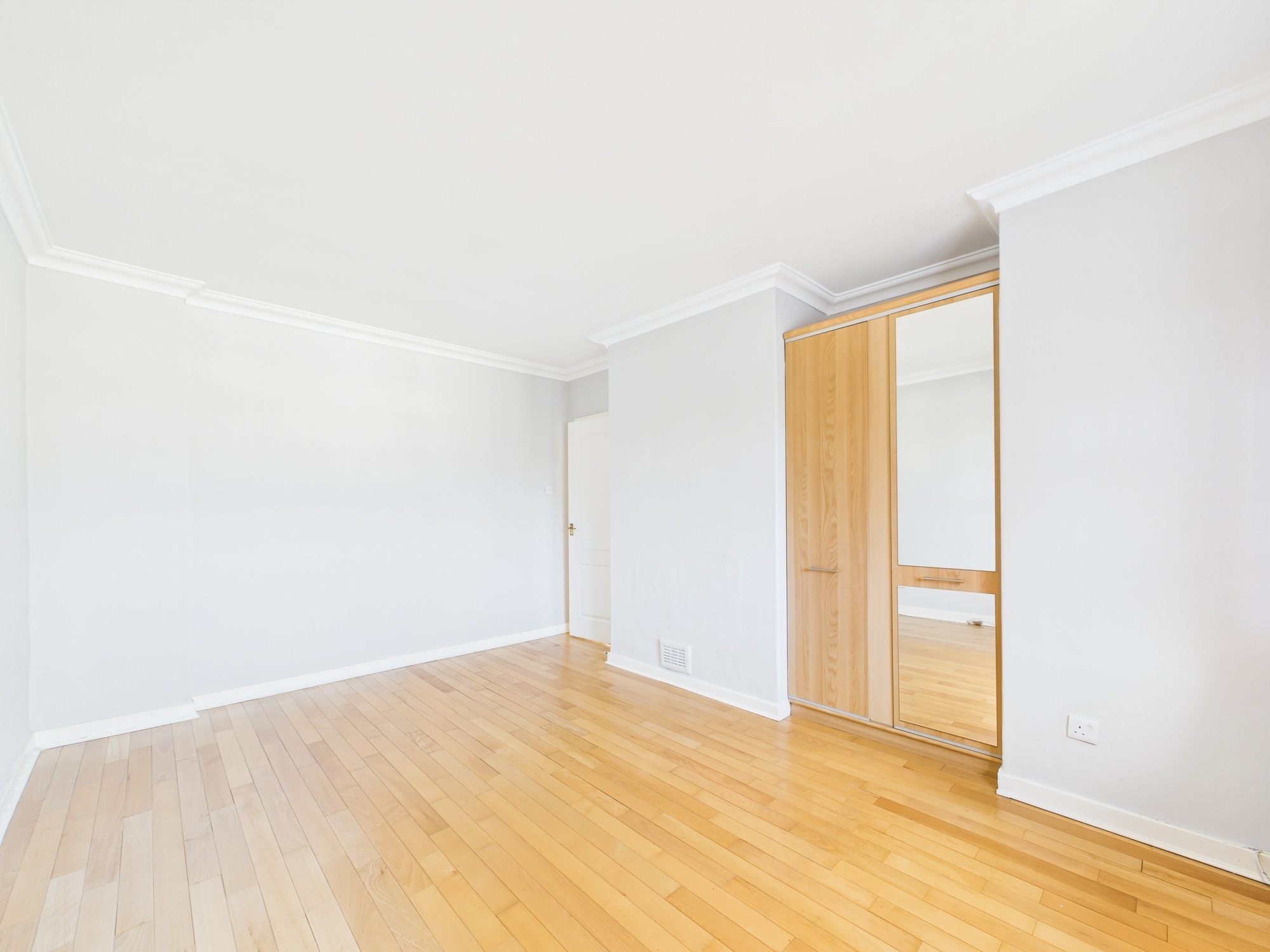 CAM02311G0-PR0222-STILL006