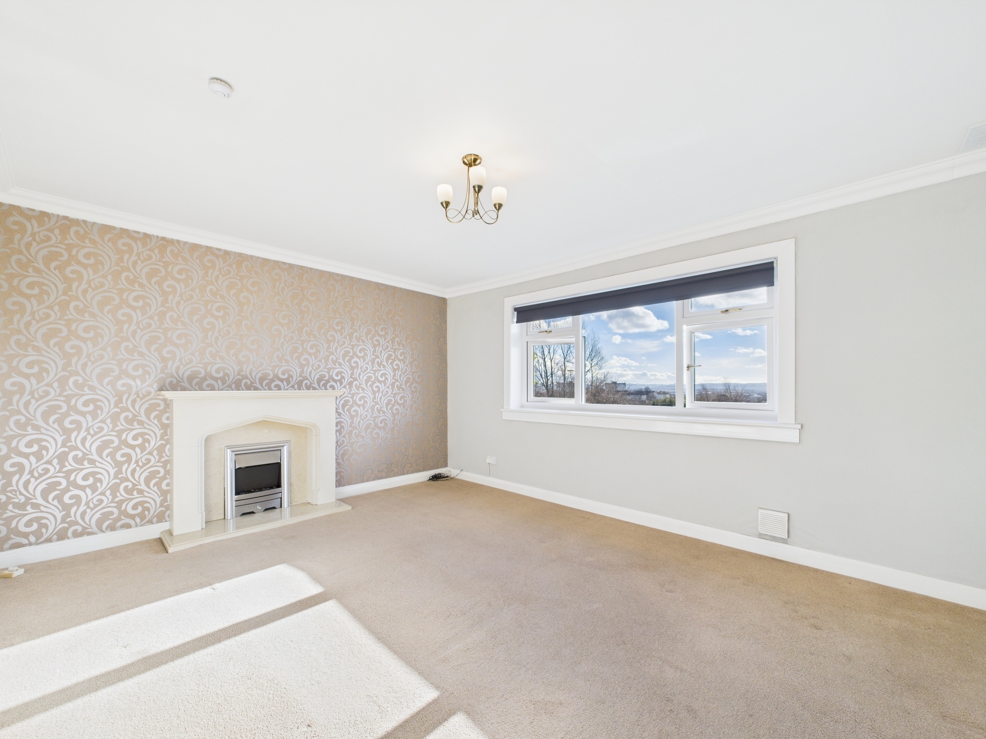 CAM02311G0-PR0222-STILL010