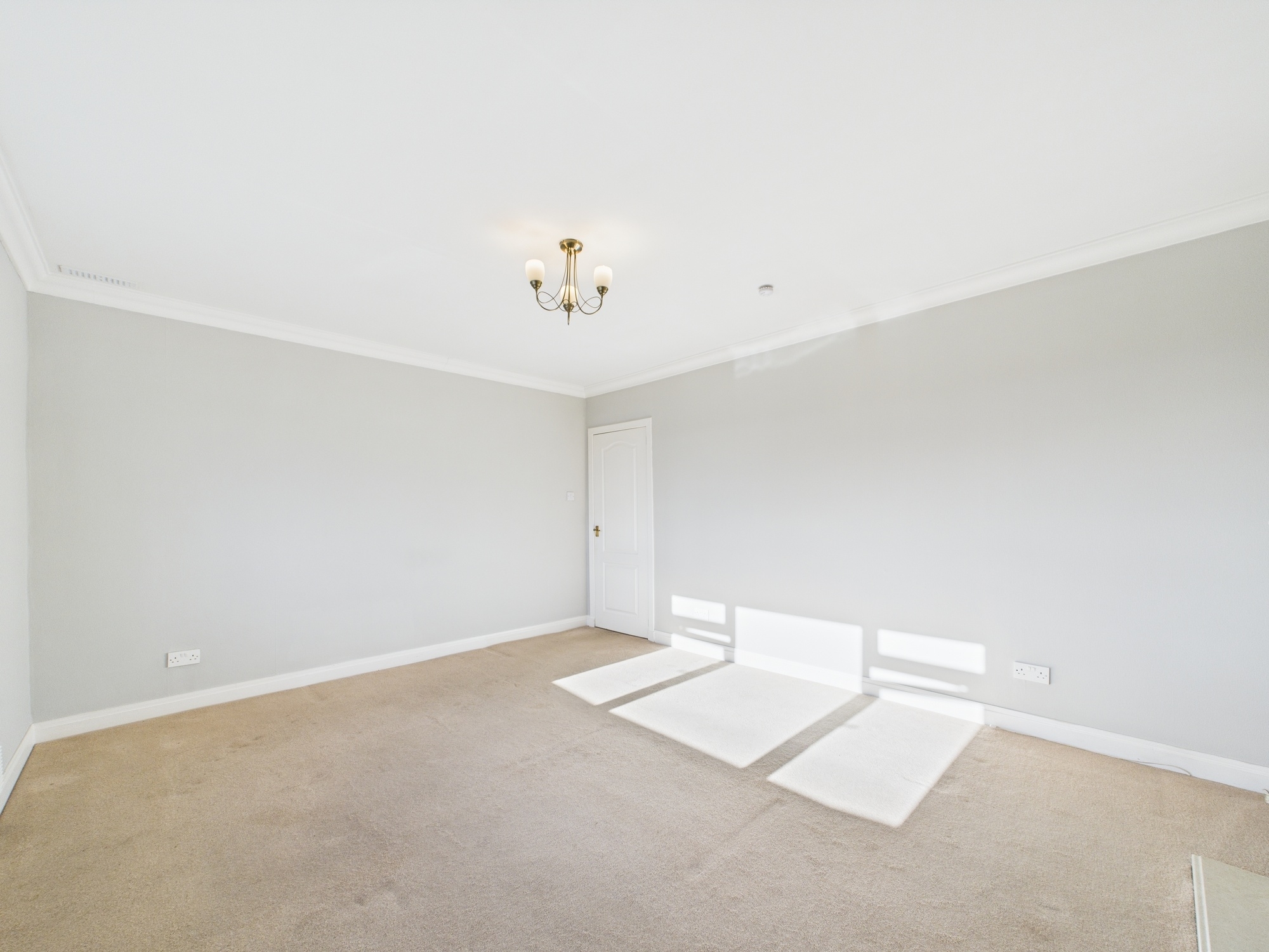 CAM02311G0-PR0222-STILL012