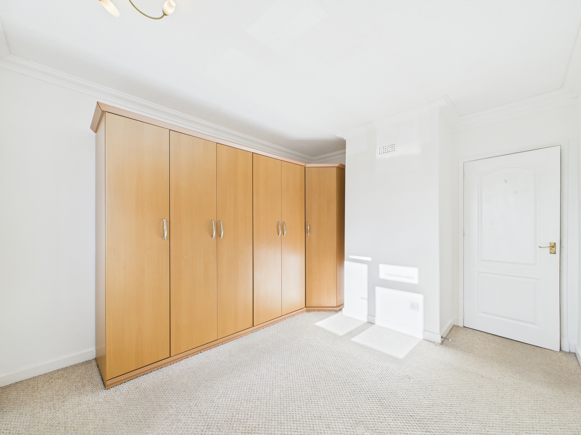 CAM02311G0-PR0222-STILL017