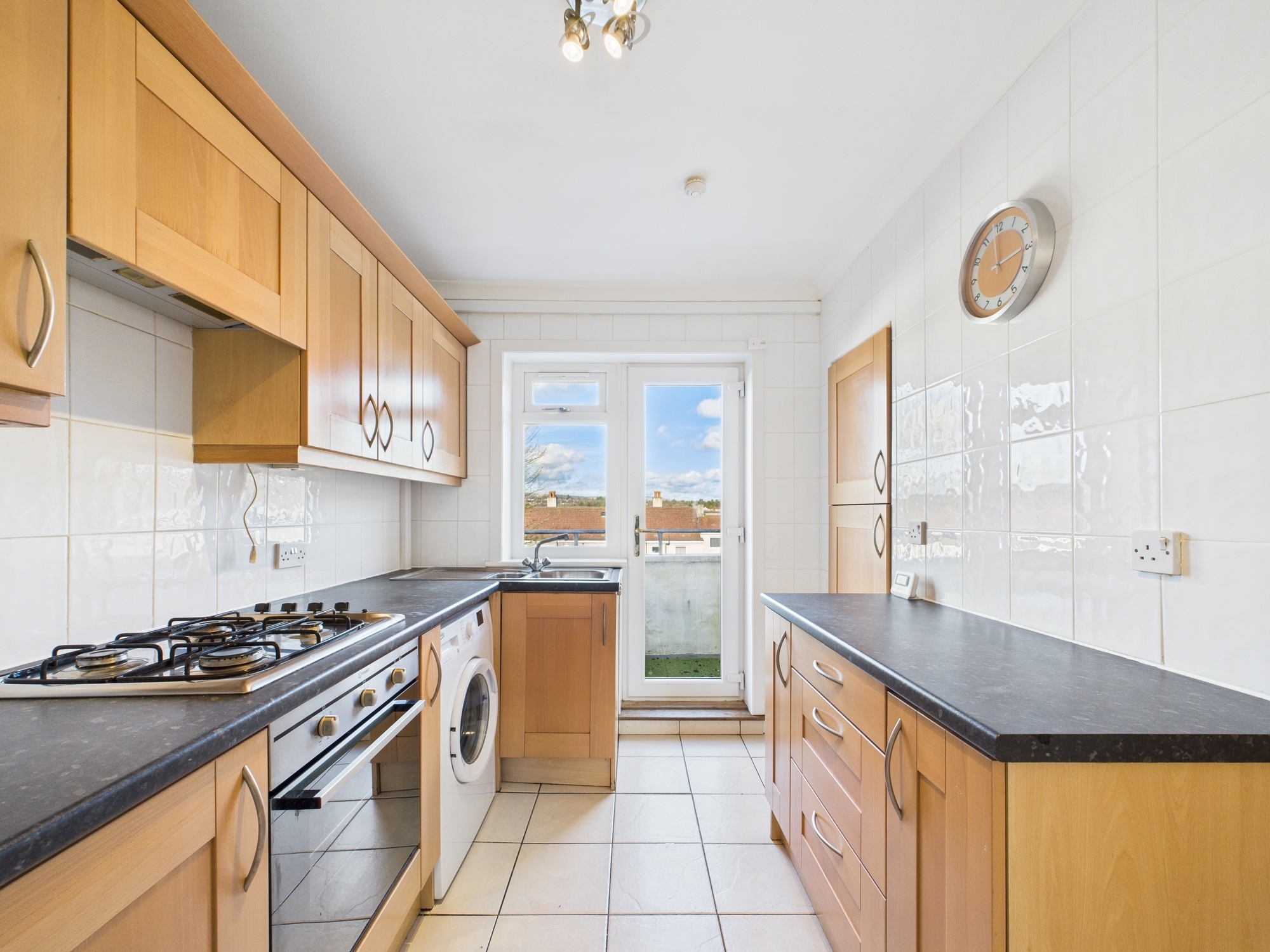 CAM02311G0-PR0222-STILL029