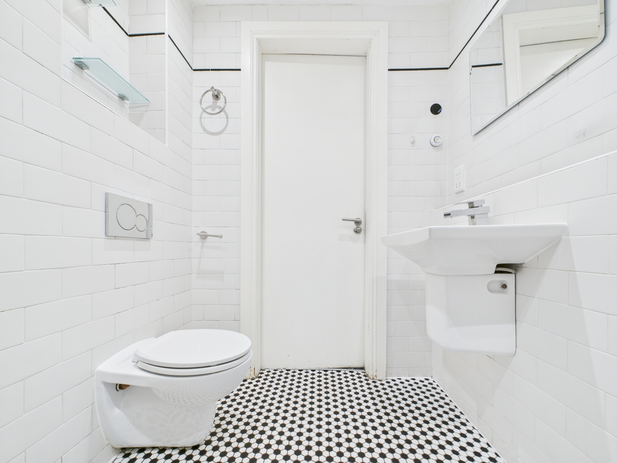 CAM02311G0-PR0227-STILL027