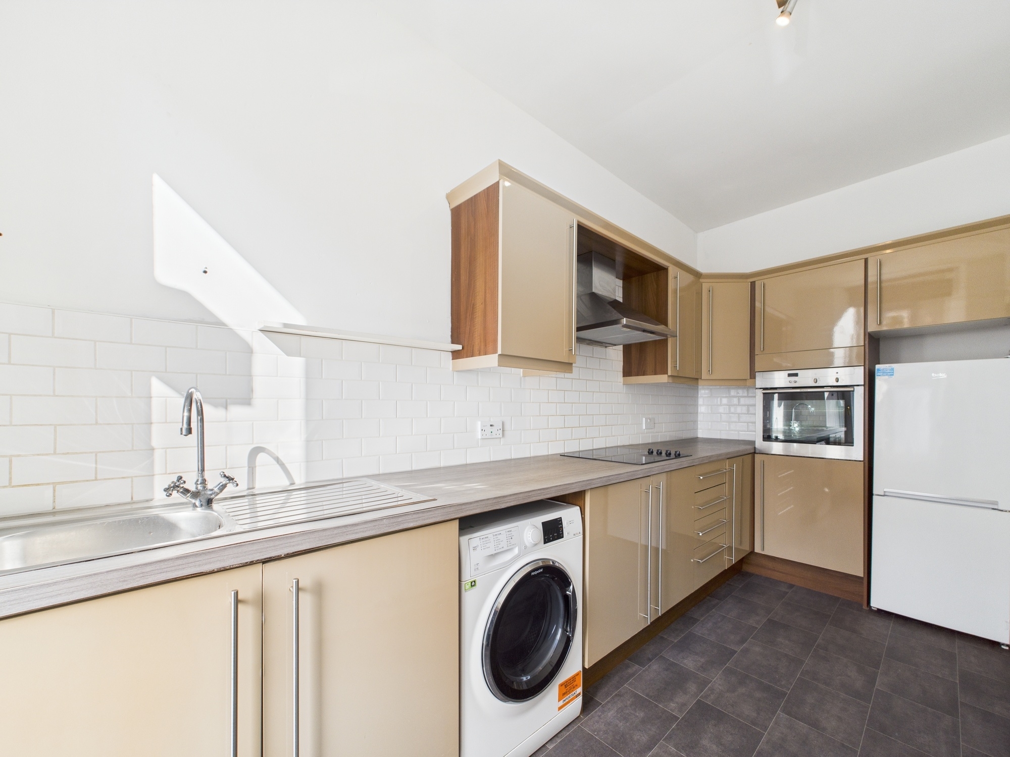 CAM02311G0-PR0227-STILL043