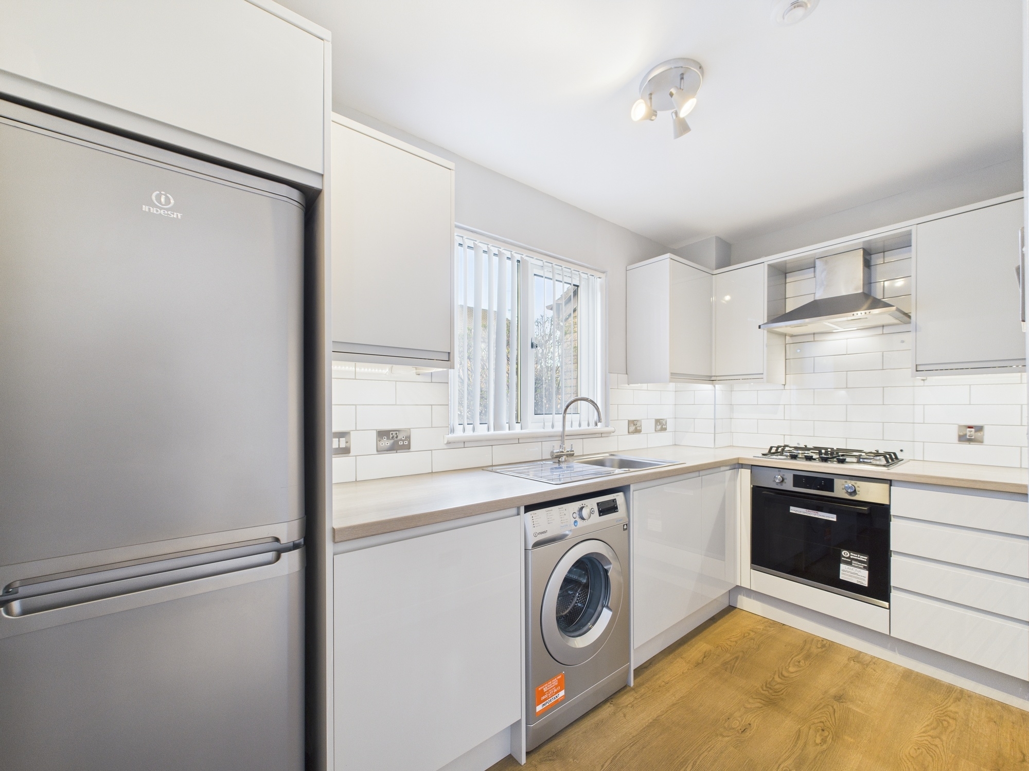 CAM02311G0-PR0229-STILL014