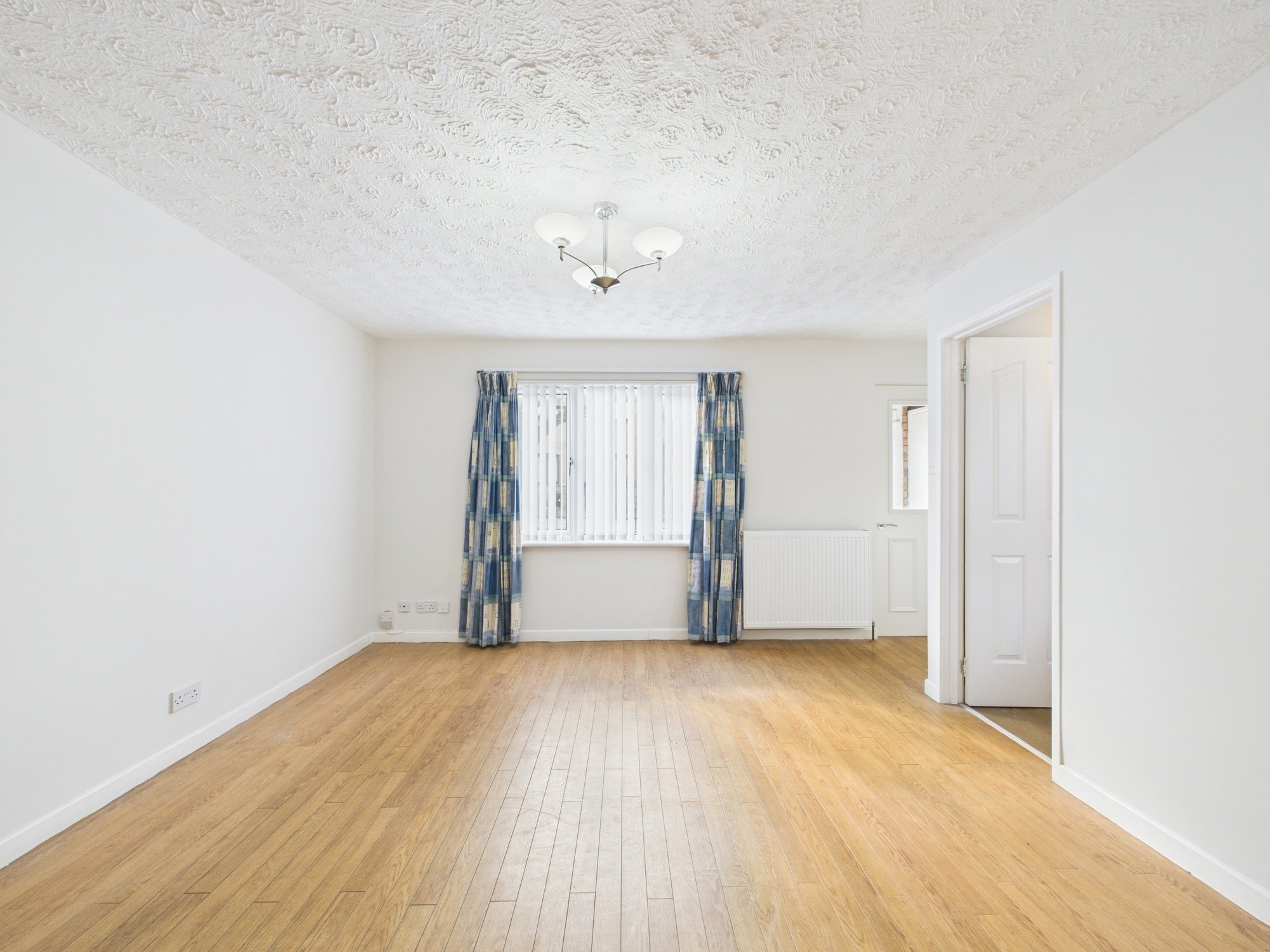 CAM02311G0-PR0229-STILL023