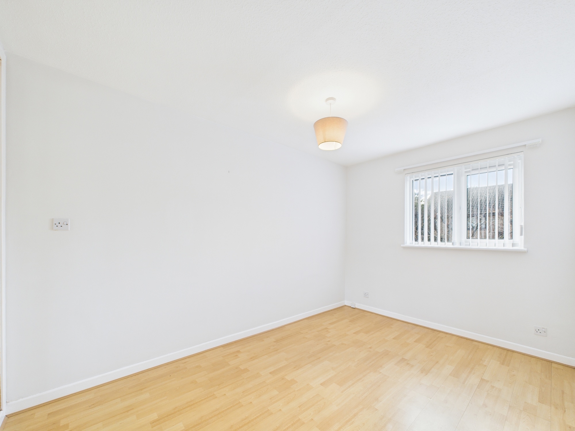 CAM02311G0-PR0229-STILL026