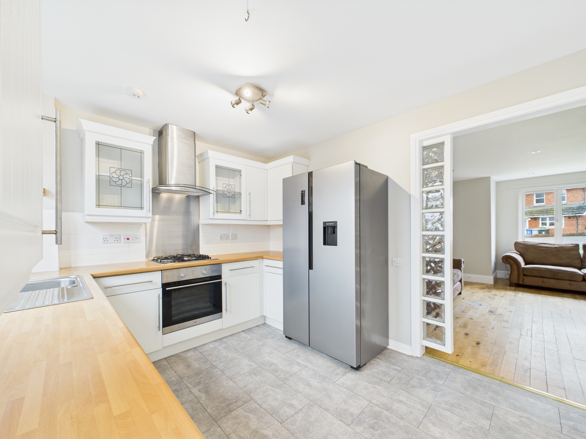 CAM02311G0-PR0231-STILL017