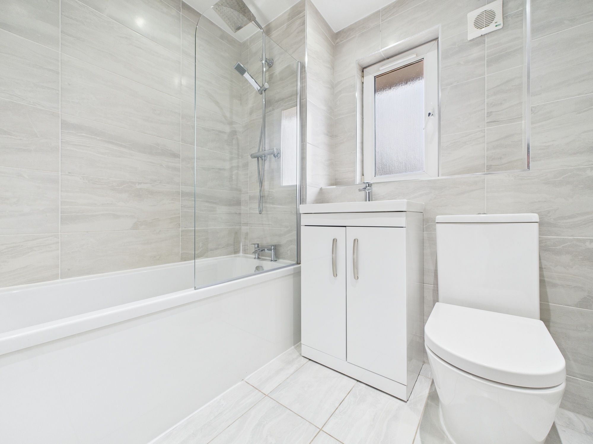 CAM02311G0-PR0231-STILL021