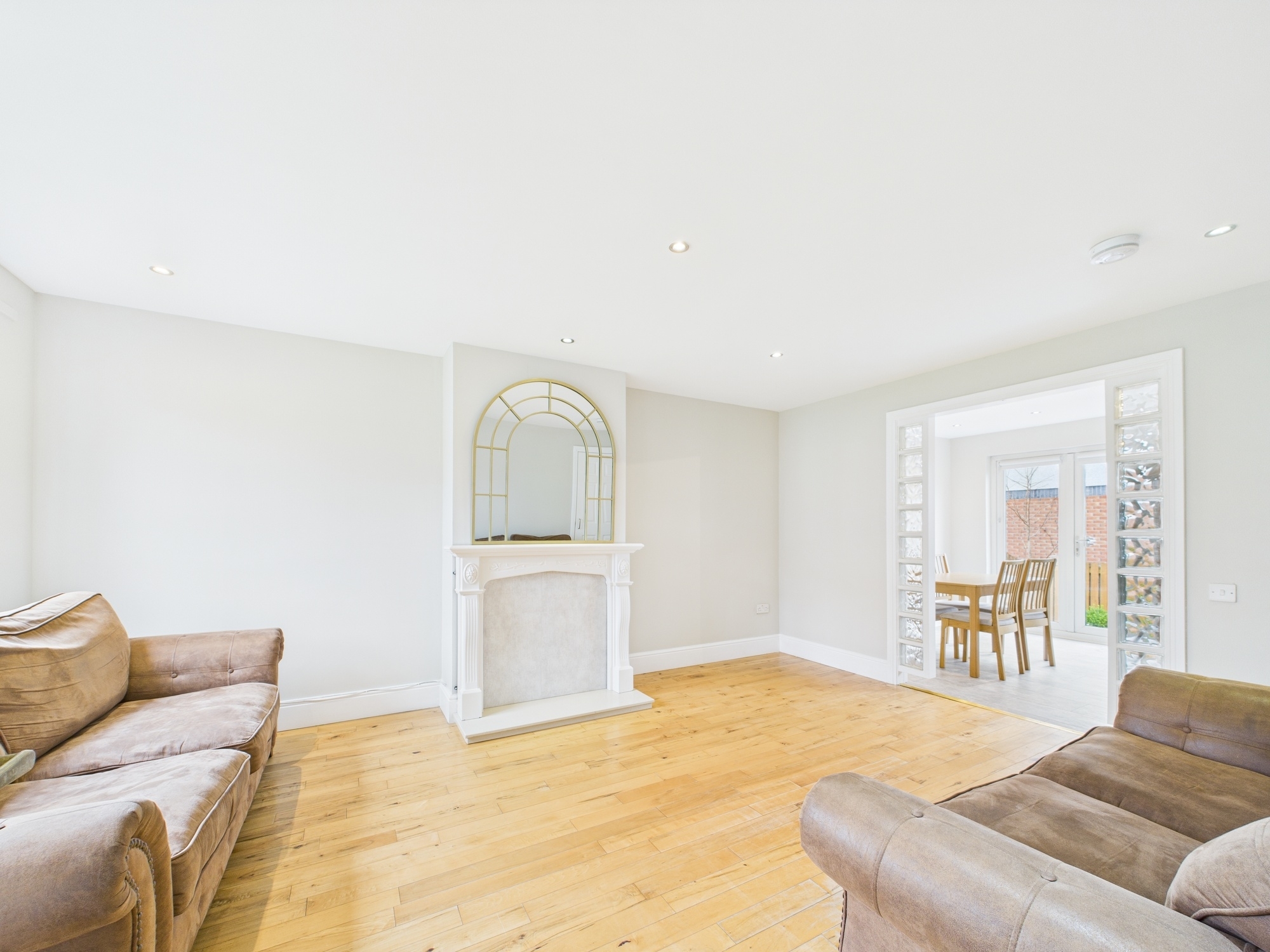 CAM02311G0-PR0231-STILL030