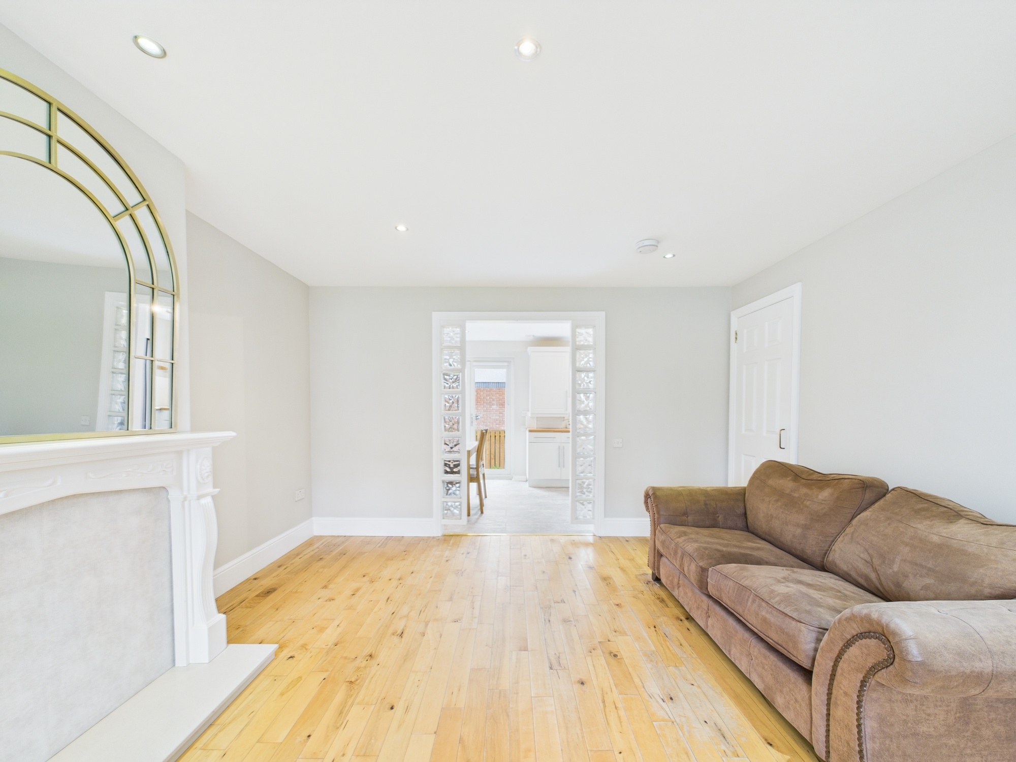 CAM02311G0-PR0231-STILL034