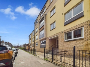 Deanston Drive - Three Bedroom Apartment To Let In Shawlands