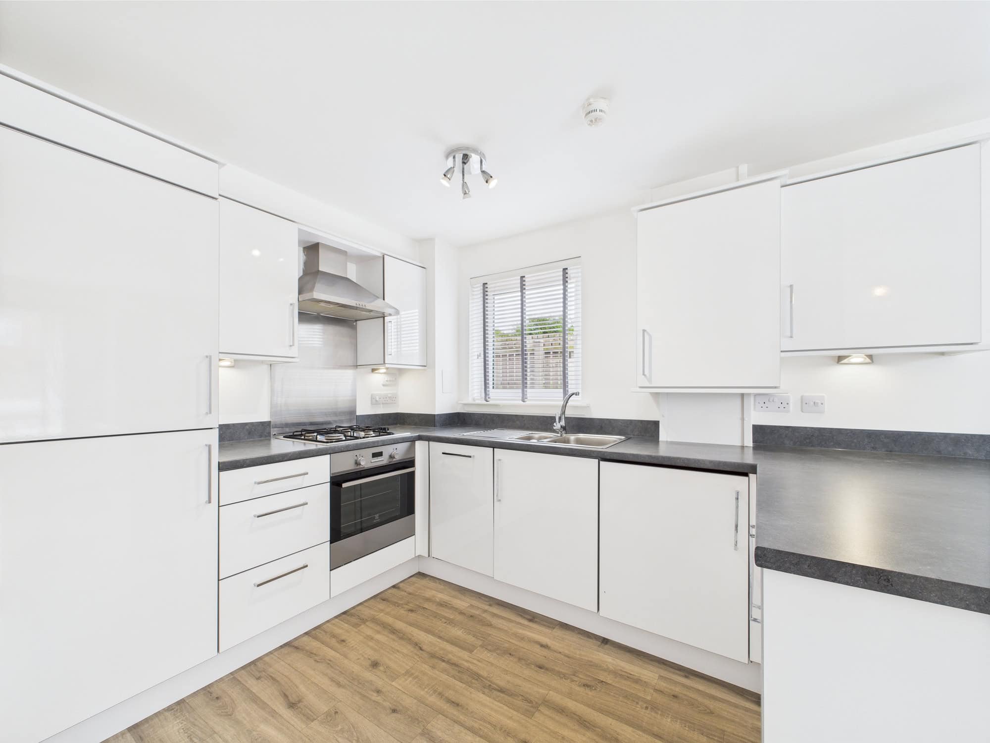 41 Elie Drive - Two Bedroom Ground-Floor Flat Available in Bishopton