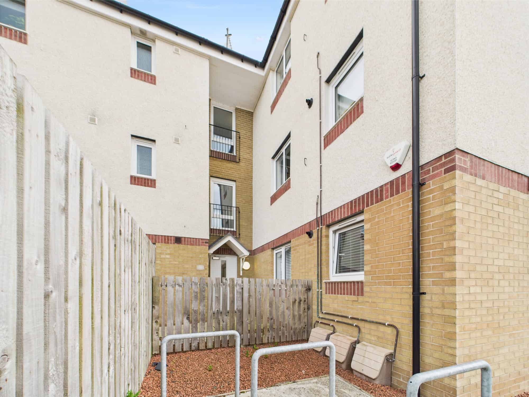 41 Elie Drive - Two Bedroom Ground-Floor Flat Available in Bishopton