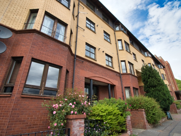 Hopehill Road - Three Bedroom Flat To Let St George's Cross