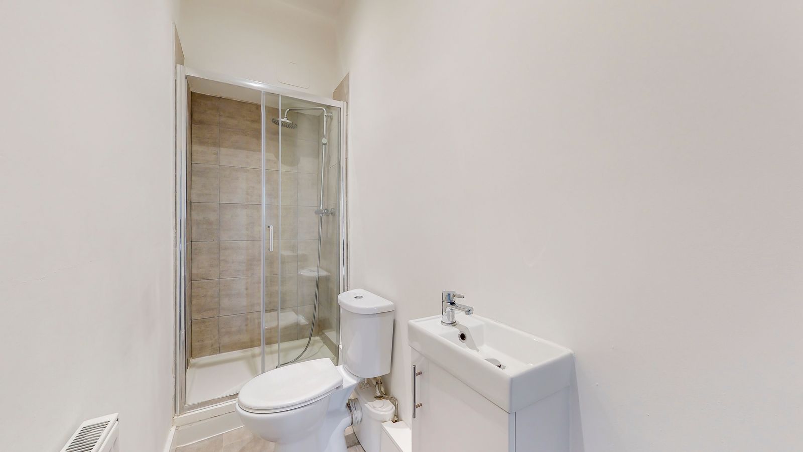 Bathroom - 641 Duke Street - Two Bedroom Flat to Let Dennistoun