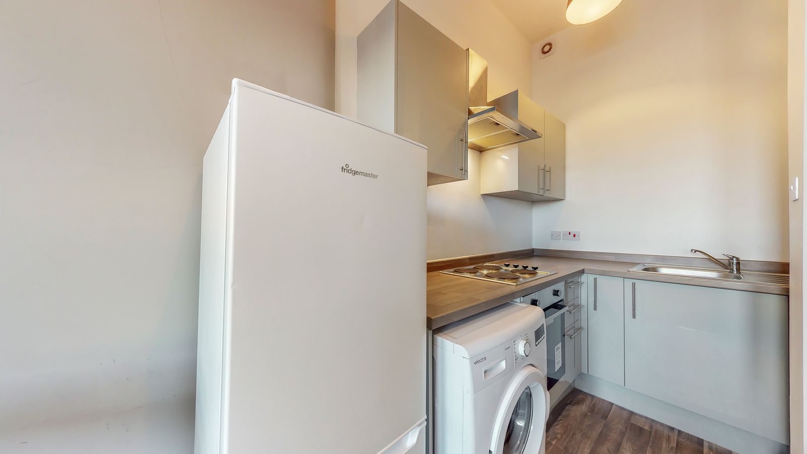 Kitchen - 641 Duke Street - Two Bedroom Flat to Let Dennistoun
