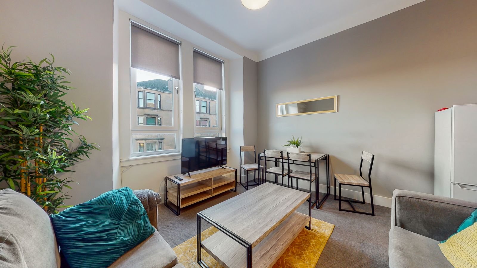 Living Room - 641 Duke Street - Two Bedroom Flat to Let Dennistoun