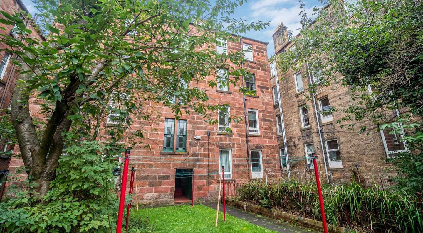back garden 2 Lochside Street - Two Bedroom Flat To Let In Shawlands