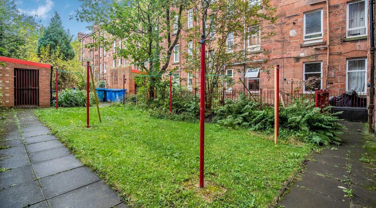 back garden Lochside Street - Two Bedroom Flat To Let In Shawlands