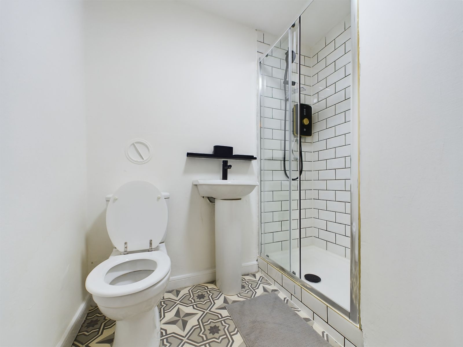 bankhall-street-bathroom Bankhall Street - One Bedroom Flat To Let In Crosshill