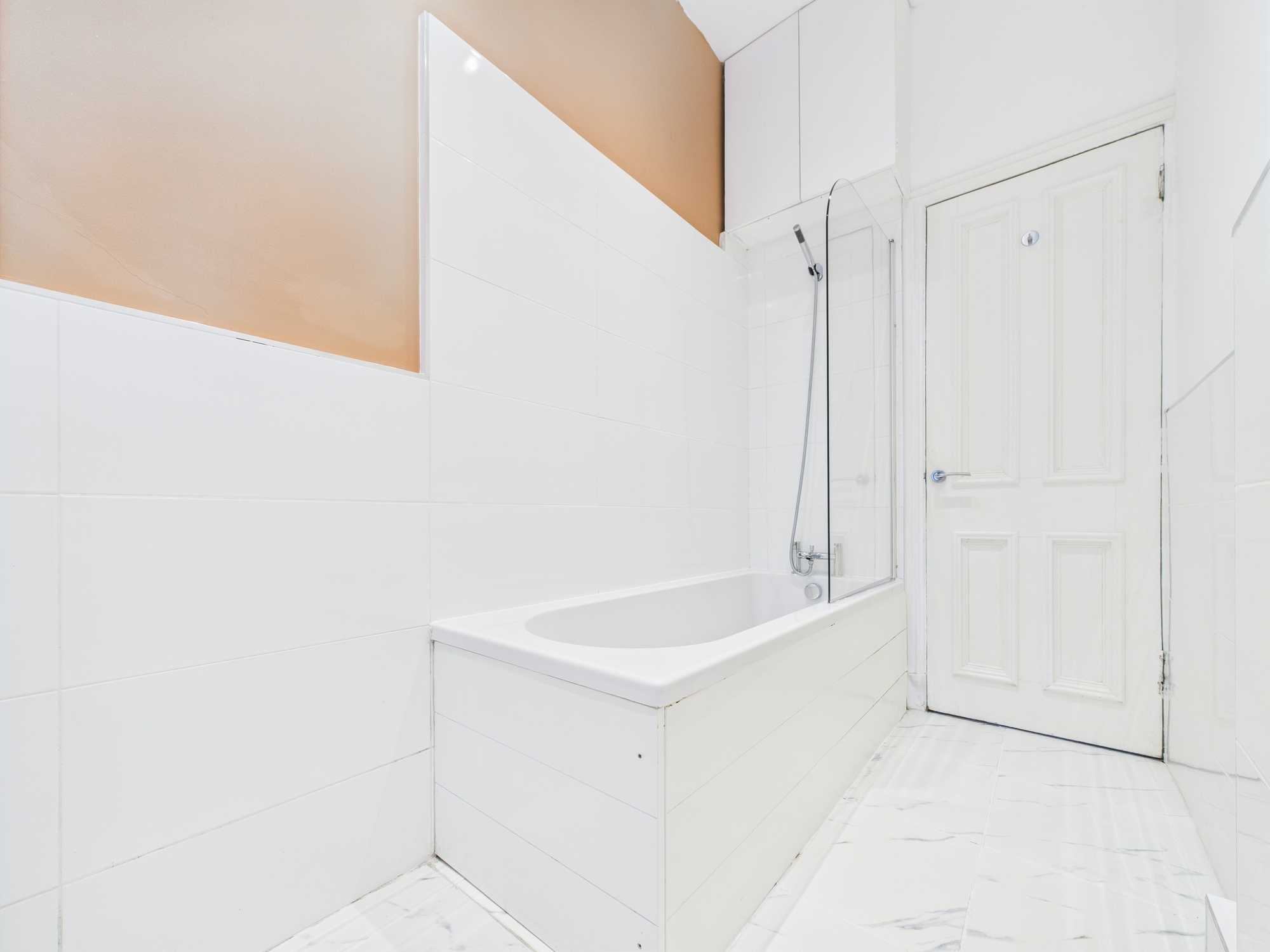 bolton drive bathroom 2 Bolton Drive - Two Bedroom Ground Floor Flat To Let Mount Florida