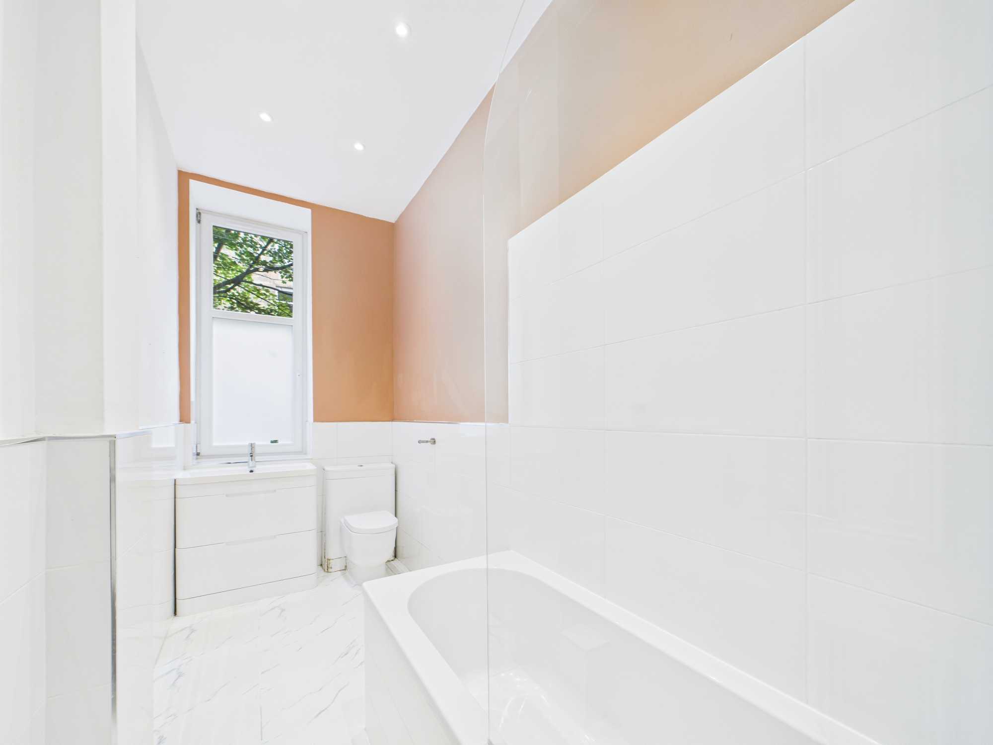 bolton drive bathroom Bolton Drive - Two Bedroom Ground Floor Flat To Let Mount Florida