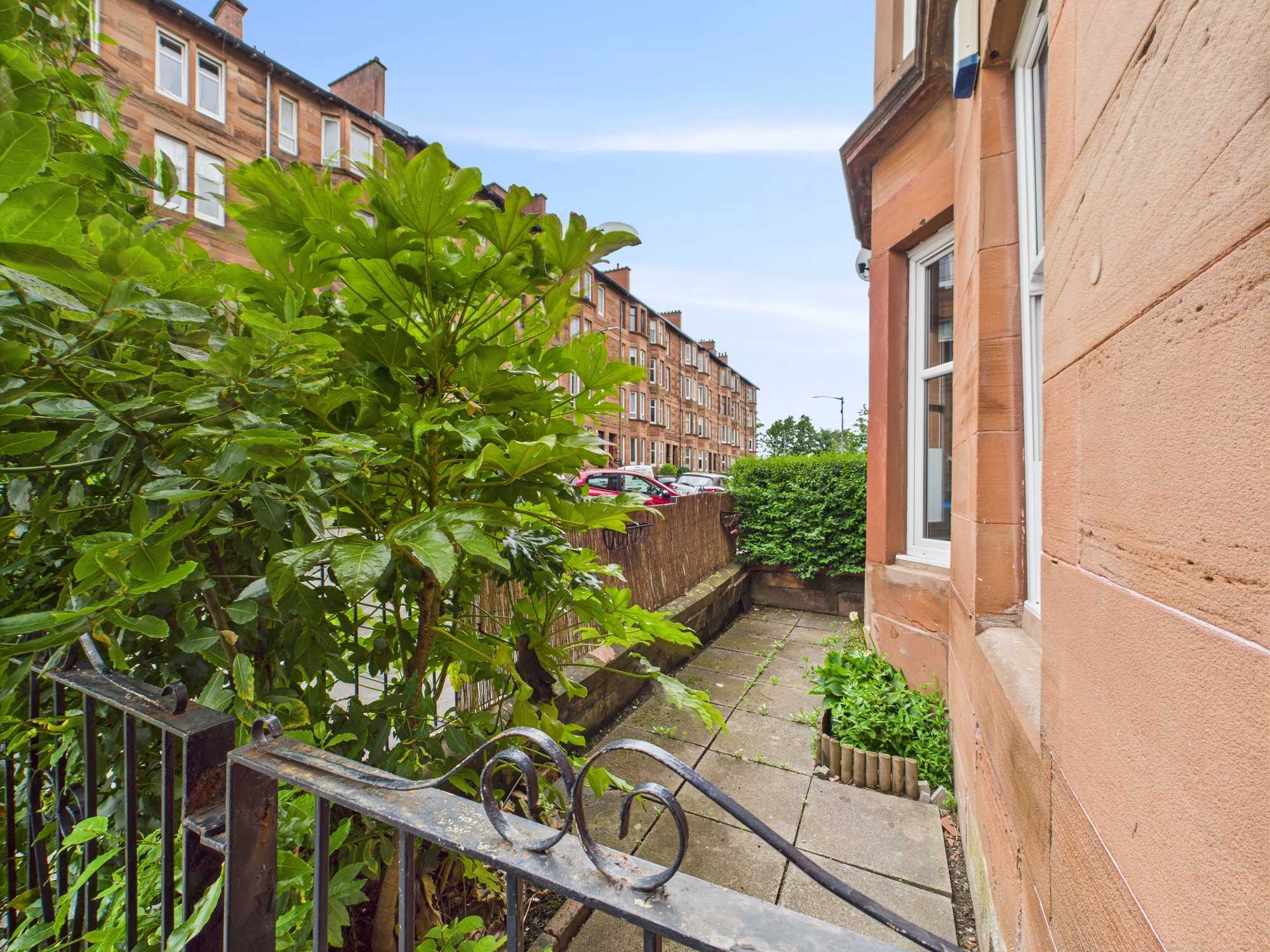 bolton drive front garden Bolton Drive - Two Bedroom Ground Floor Flat To Let Mount Florida