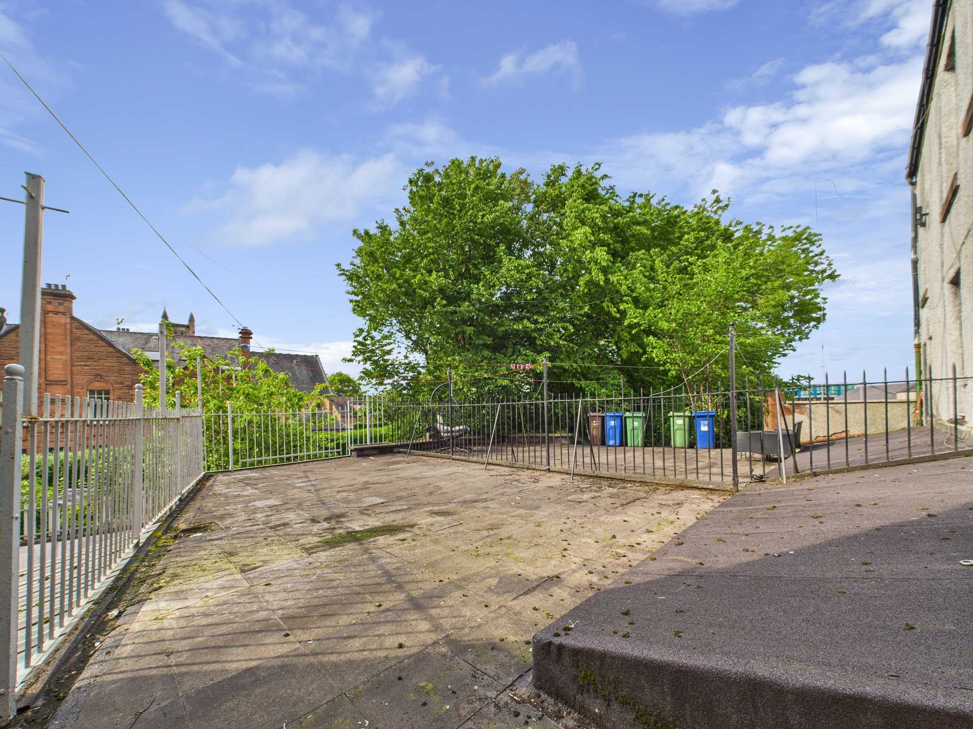Garden-2 Renfield Street - Two Bedroom Tenement Flat To Let In Renfrew
