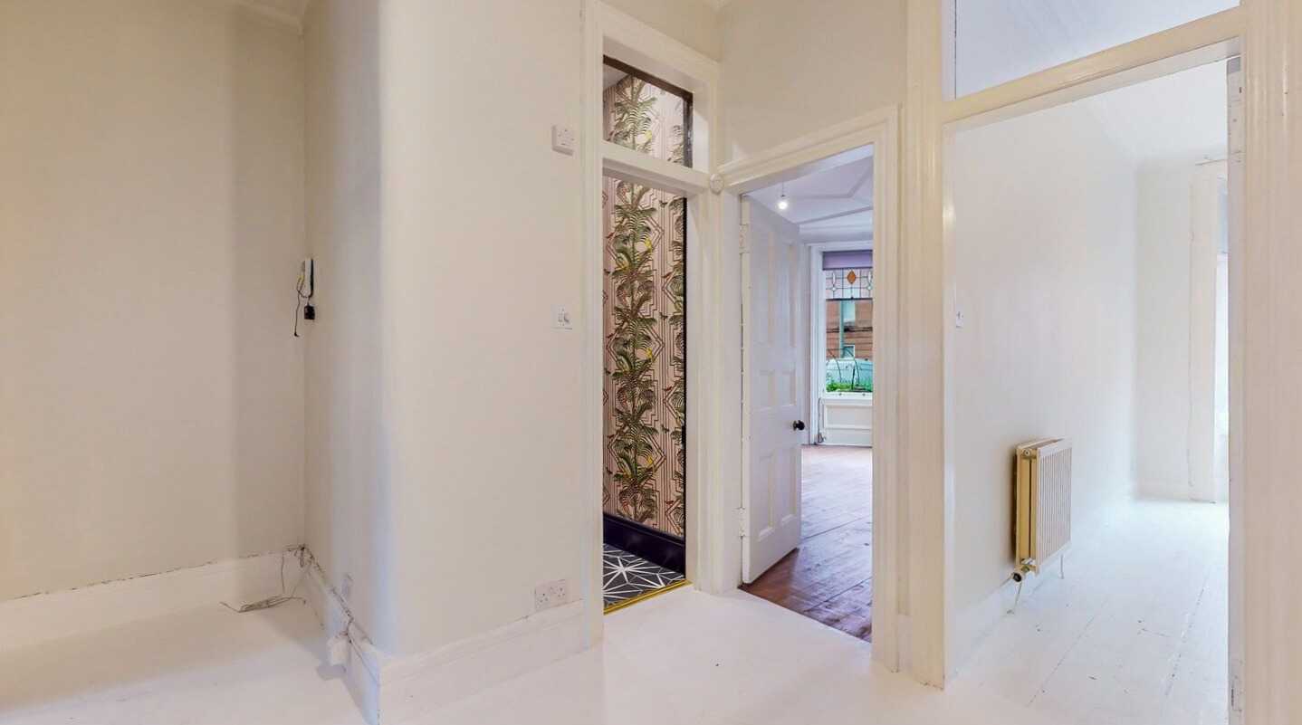 hallway Lochside Street - Two Bedroom Flat To Let In Shawlands