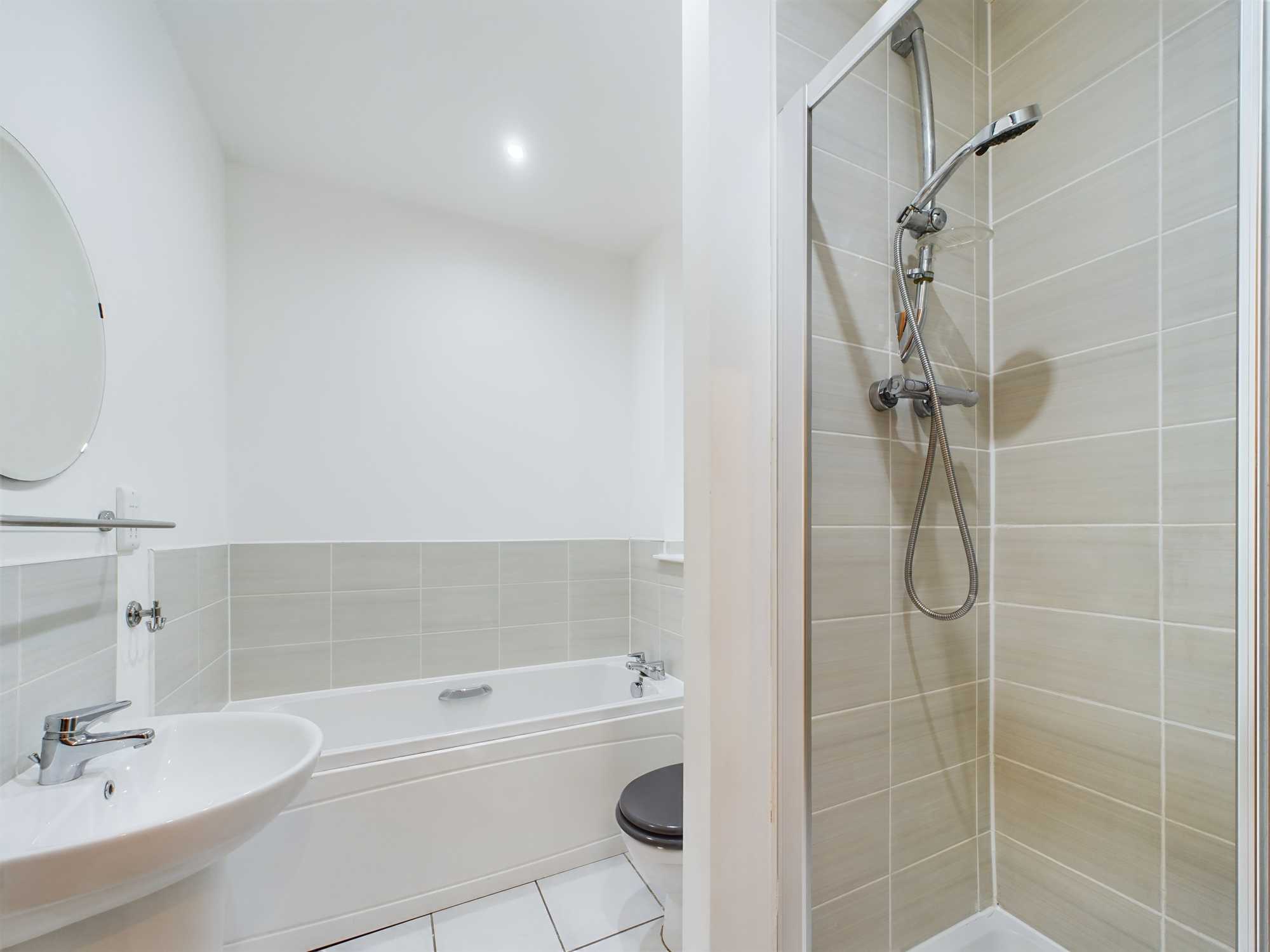 hastie street bathroom Hastie Street - One Bedroom Flat To Let In Kelvinhaugh
