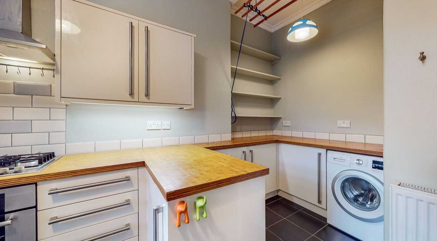 kitchen 2 Lochside Street - Two Bedroom Flat To Let In Shawlands