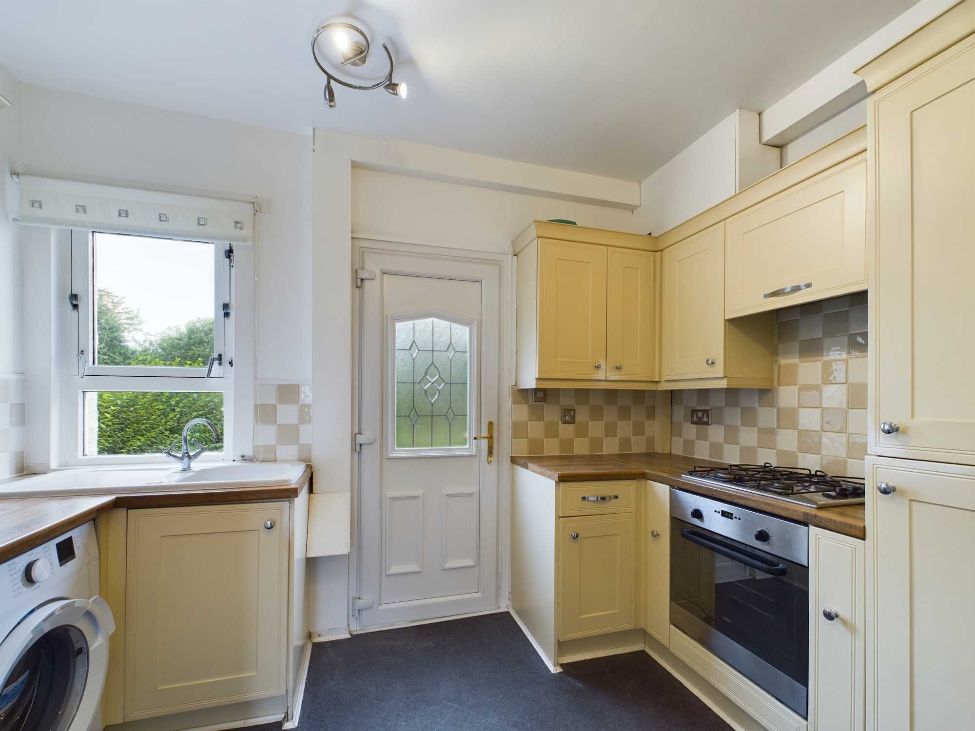 kitchen-dukes-road Two Bedroom End-Terraced House To Let In Cambuslang