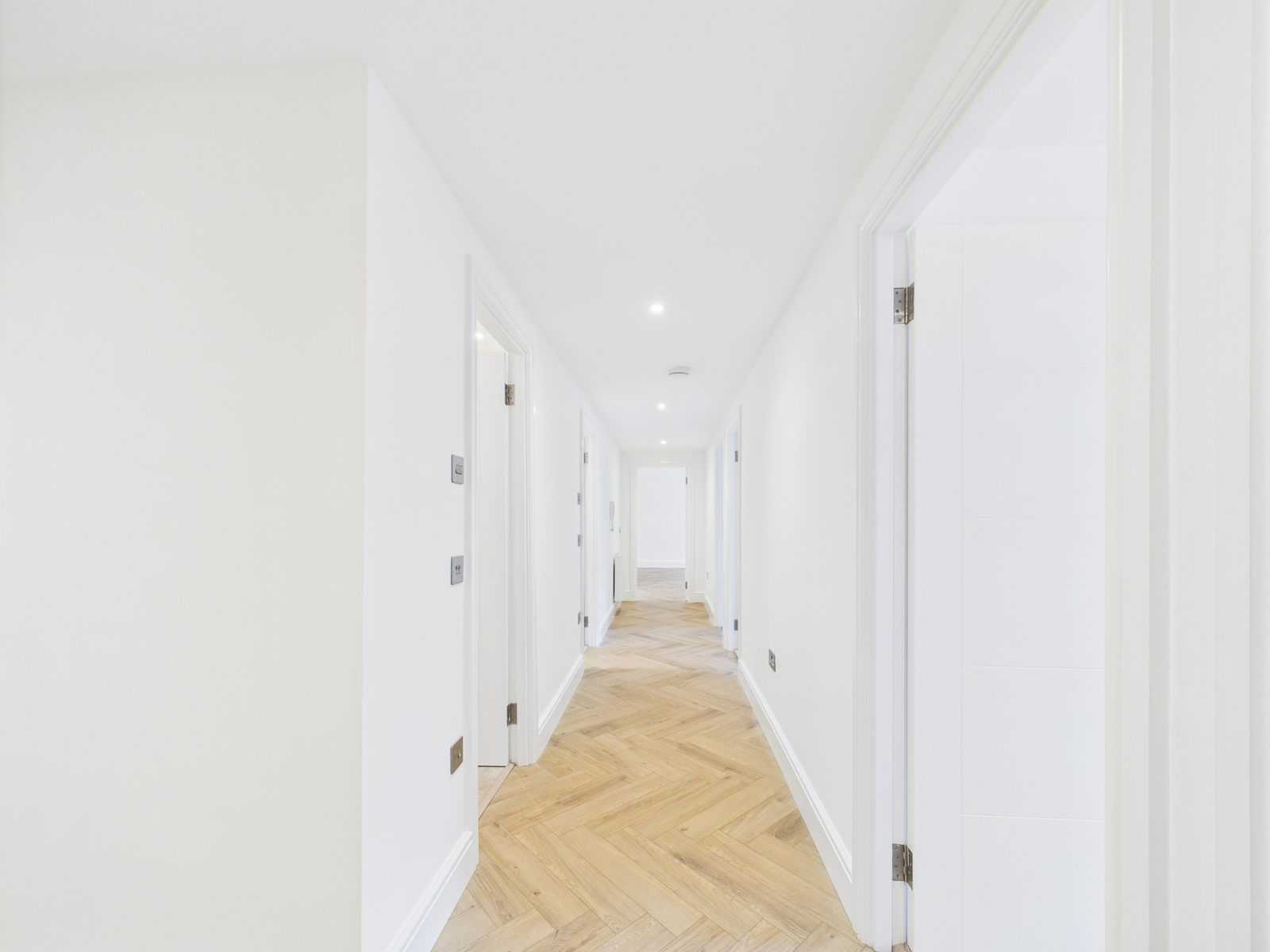 norwood park hallway x2 Norwood Park - Three Bedroom Flat To Let In Bearsden