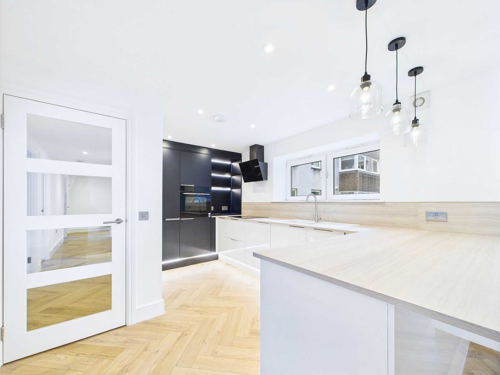 norwood park kitchen 2 Norwood Park - Three Bedroom Flat To Let In Bearsden