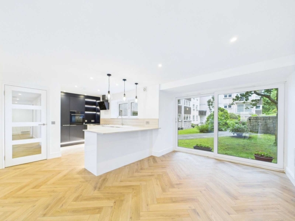 Norwood Park - Three Bedroom Flat To Let In Bearsden
