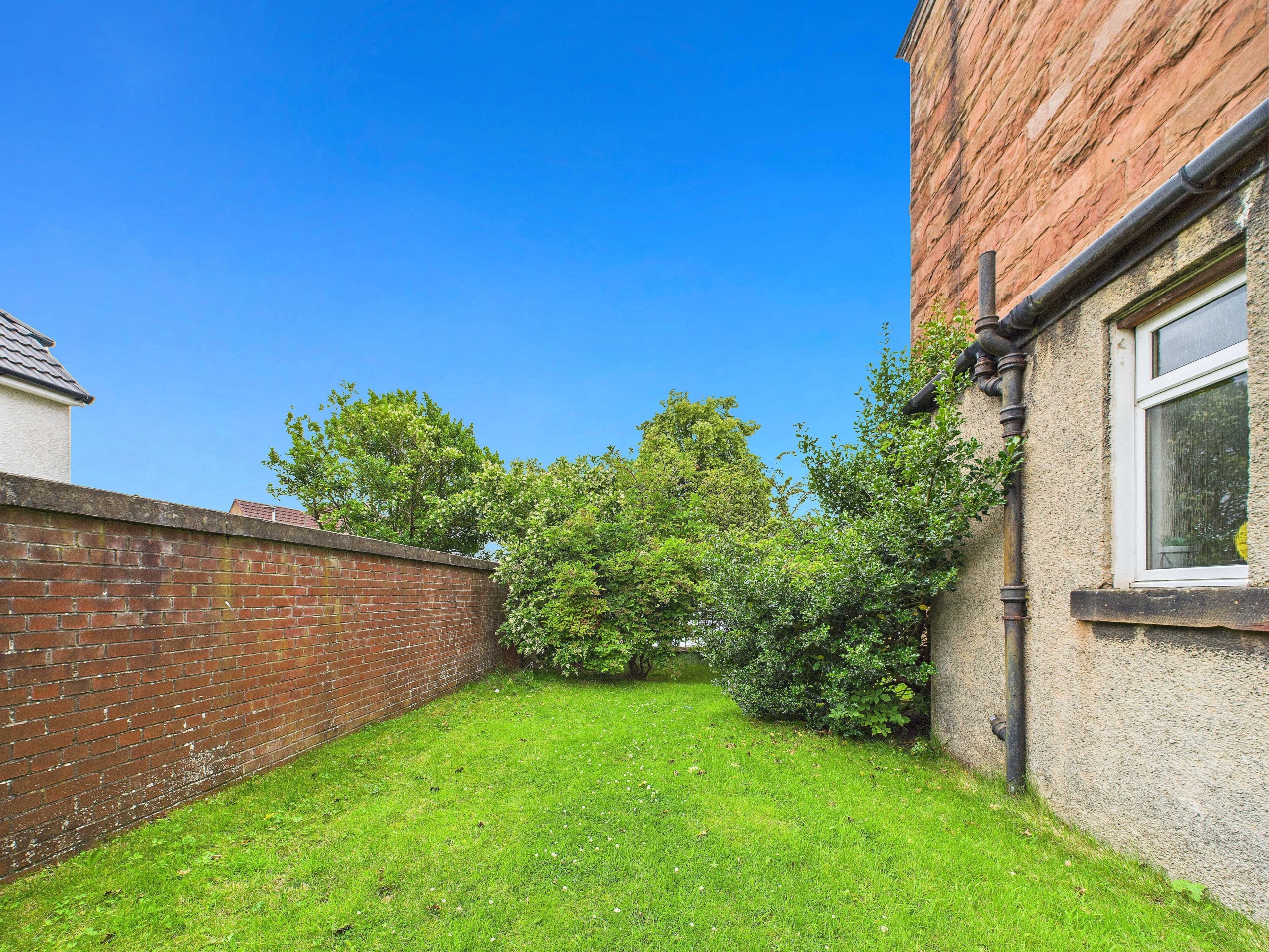 1 Ewing Street, Rutherglen garden 3 Ewing Street - One Bedroom Flat To Let In Rutherglen