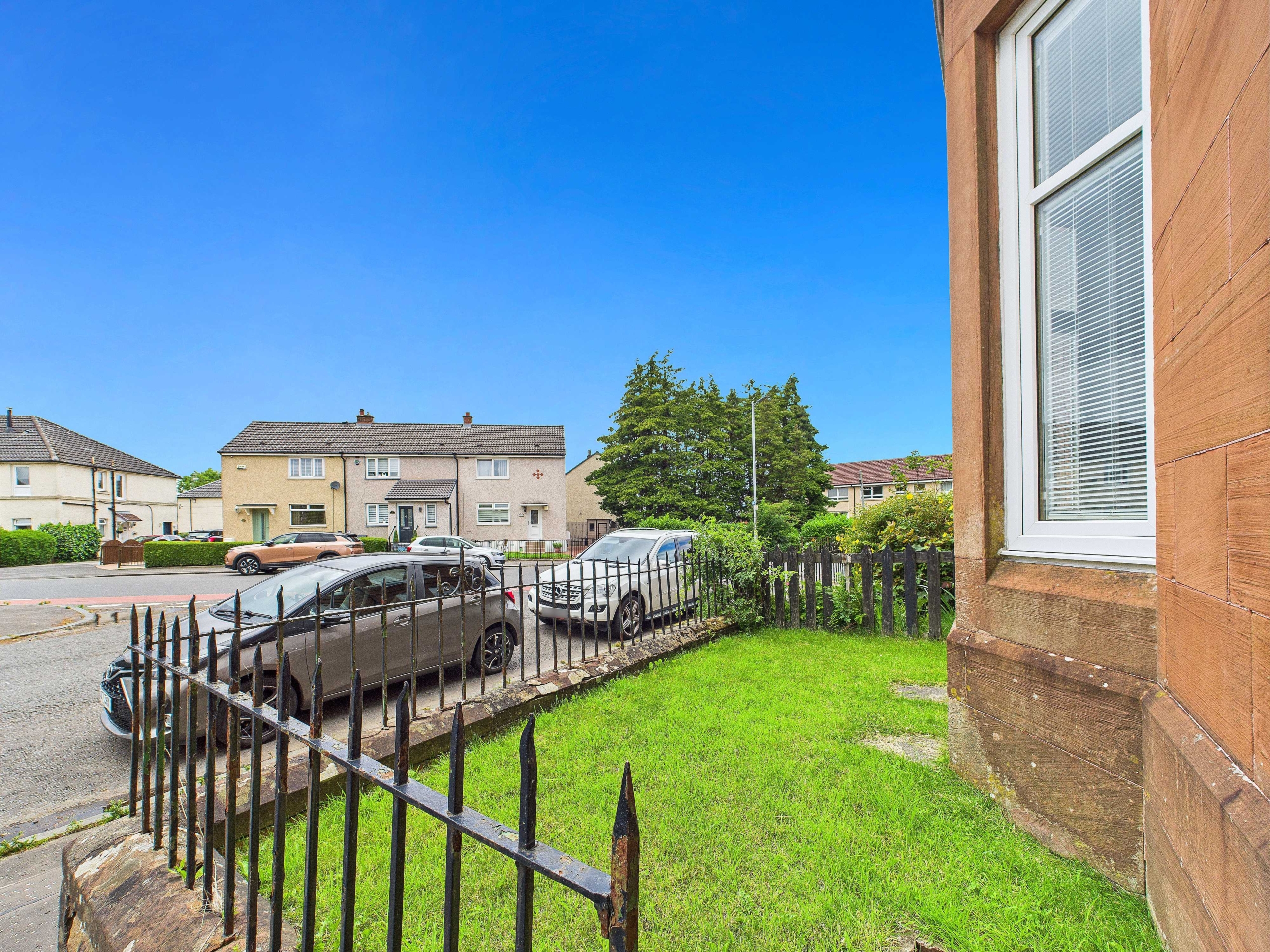 1 Ewing Street, Rutherglen garden front Ewing Street - One Bedroom Flat To Let In Rutherglen