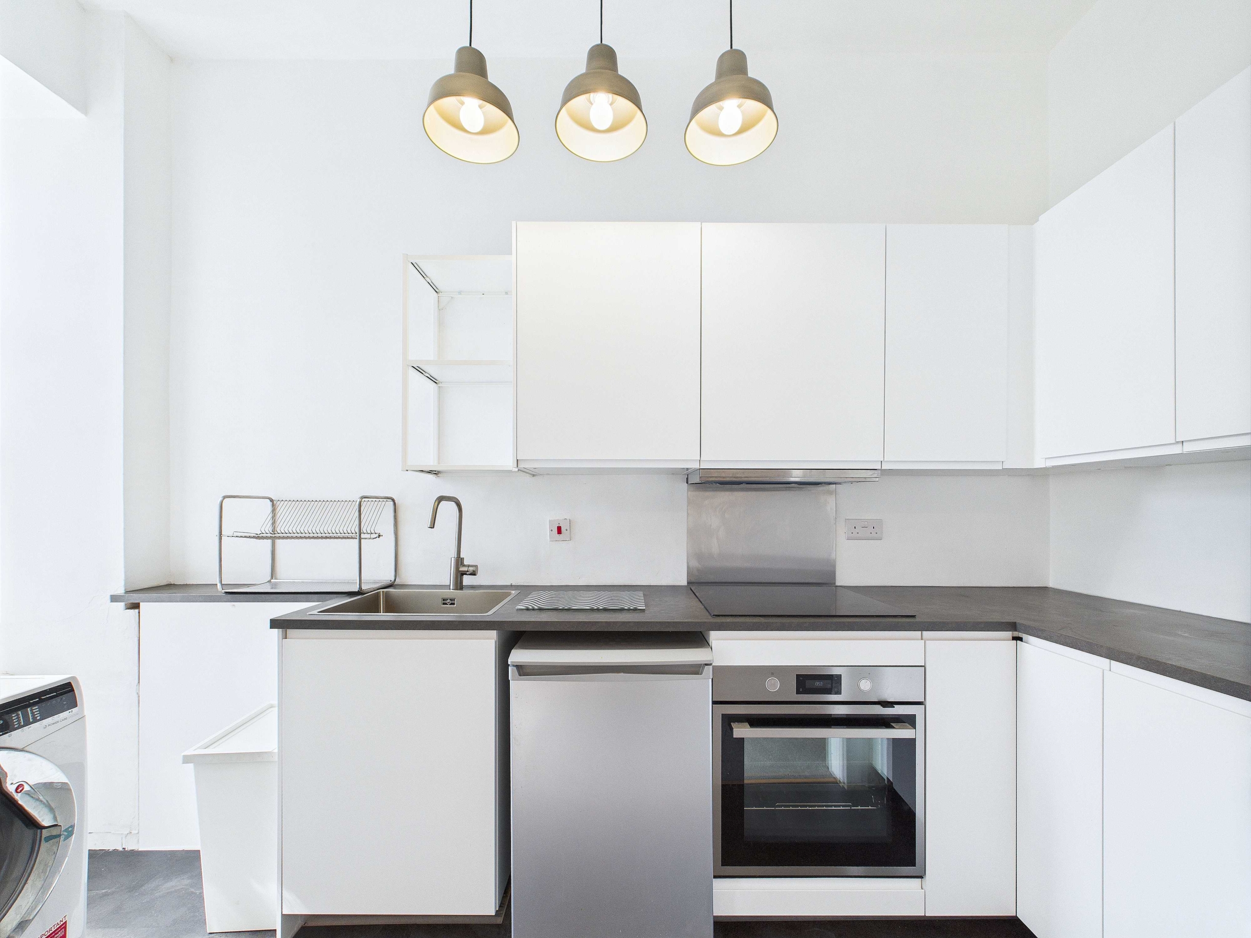 1012 dumbarton road kitchen Dumbarton Road - One Bedroom Flat To Let In Whiteinch