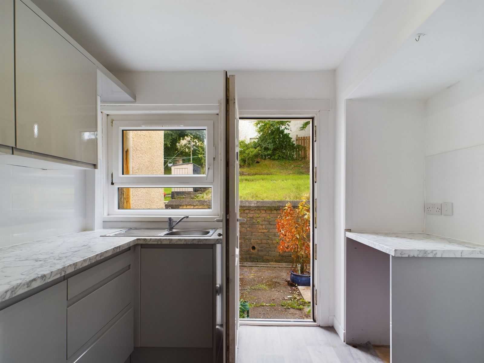 Cardross Road - Two Bedroom House To Let In Dumbarton