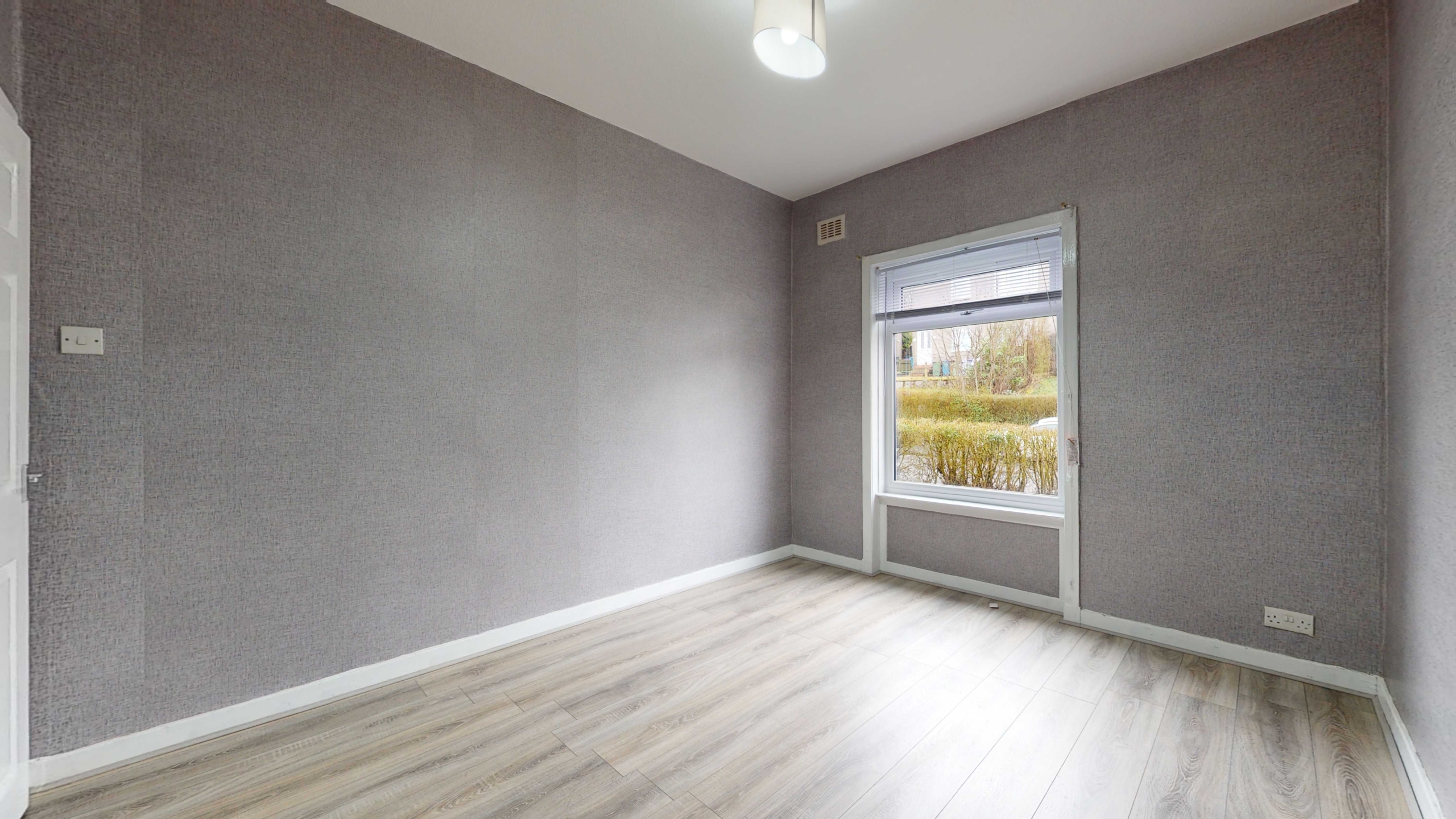 Chirnside Road - Three Bedroom Flat To Let In Hillington