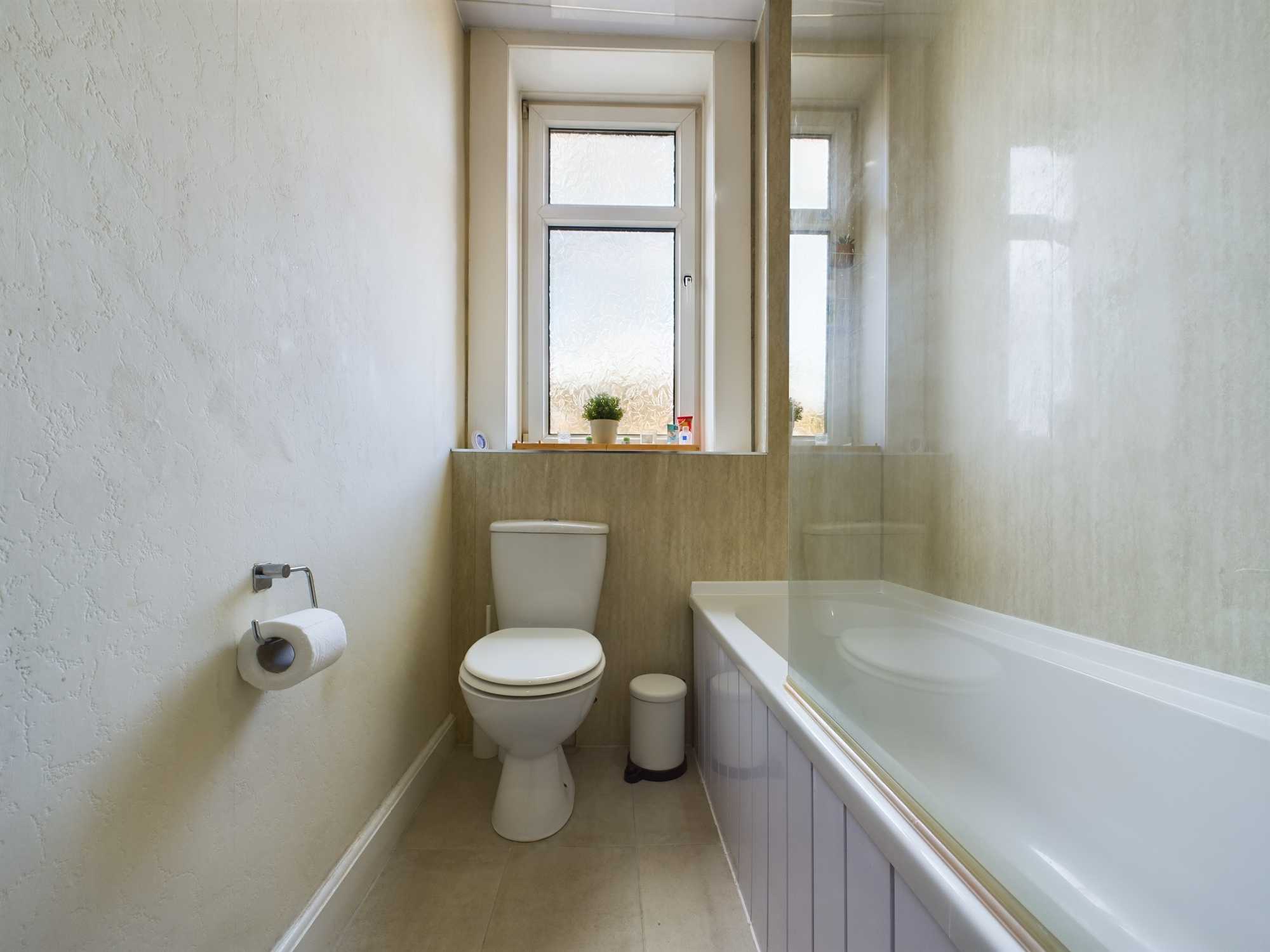3:2 4 James Gray Street bathroom James Gray Street - Two Bedroom Tenement Flat For Sale In Shawlands
