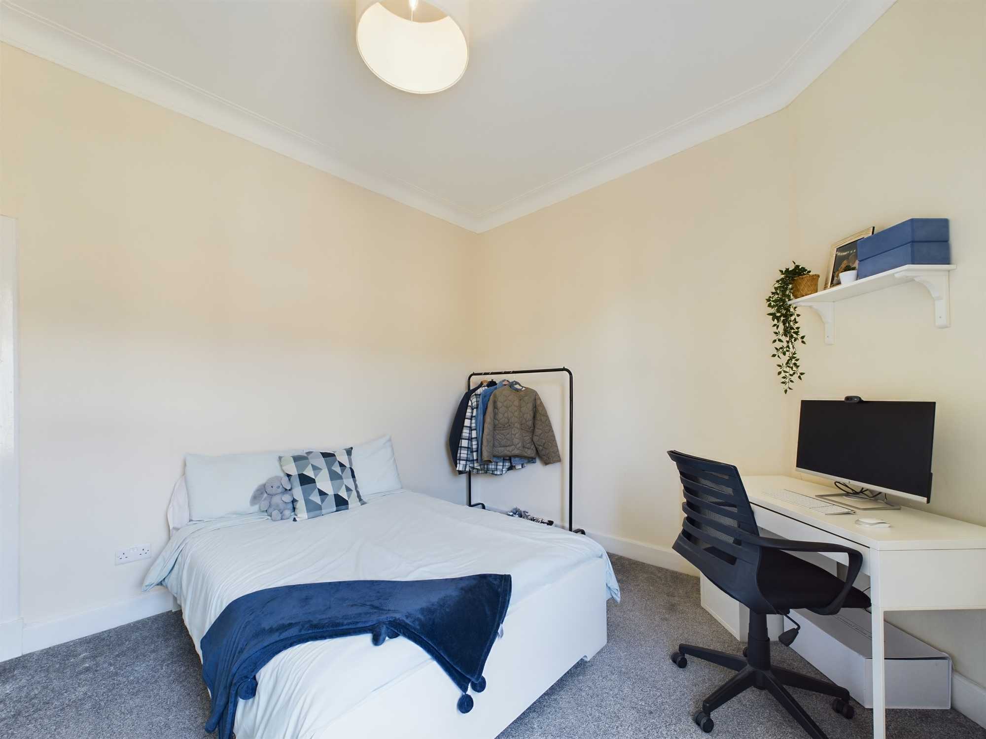 3:2 4 James Gray Street bedroom 1 no 3 James Gray Street - Two Bedroom Tenement Flat For Sale In Shawlands