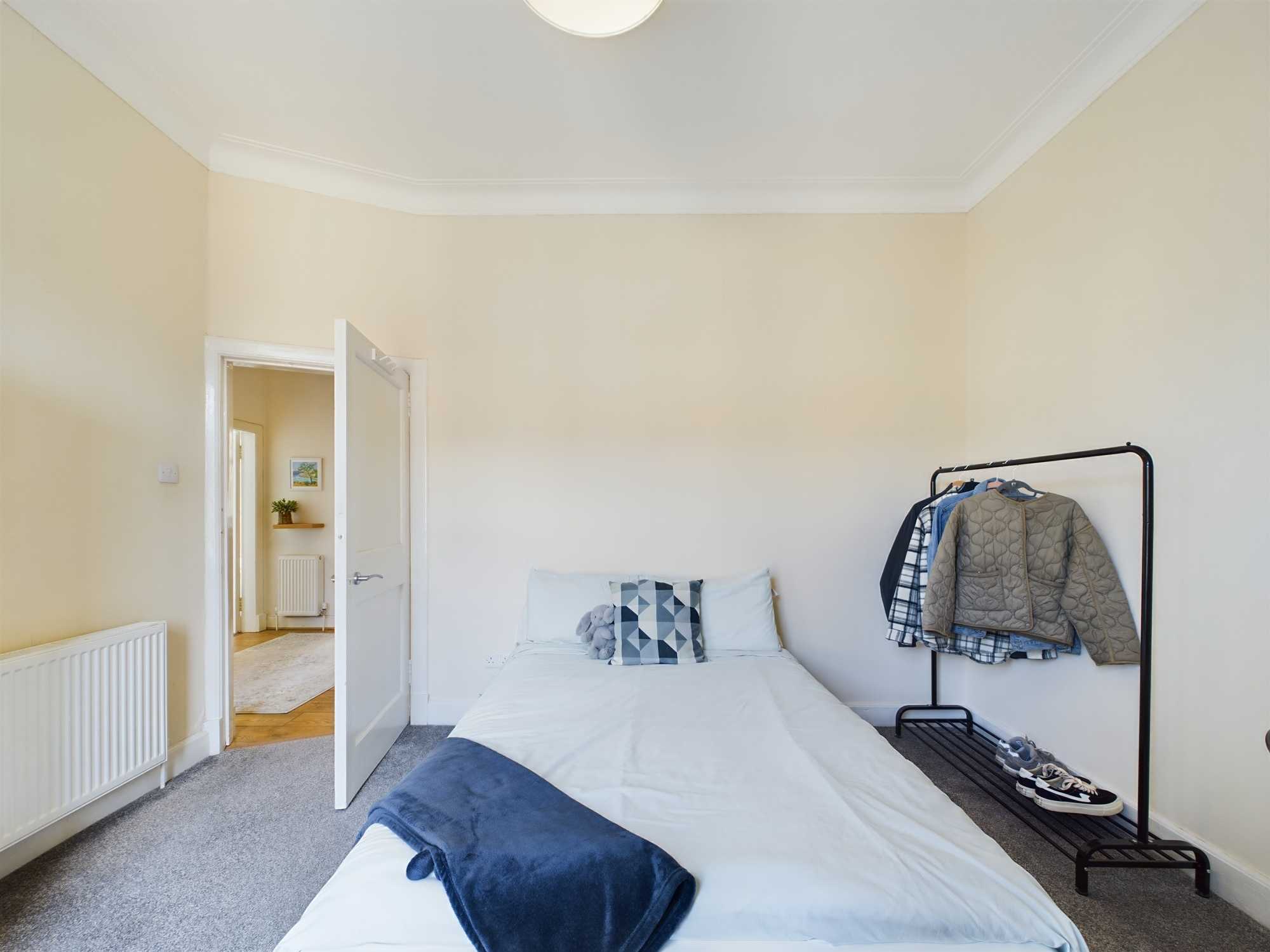 3:2 4 James Gray Street bedroom 1 no 4 James Gray Street - Two Bedroom Tenement Flat For Sale In Shawlands