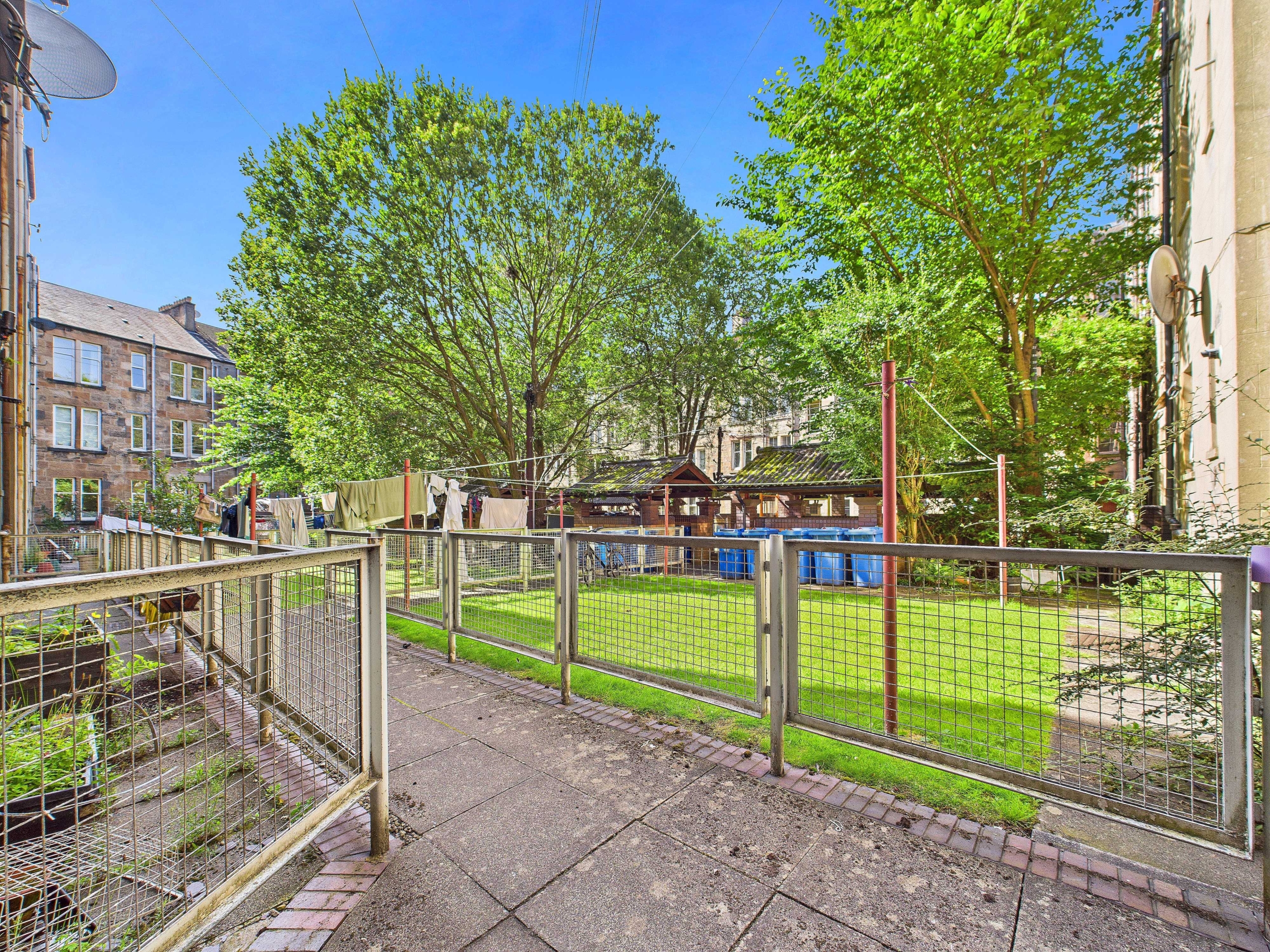 3:2 4 James Gray Street garden 2 James Gray Street - Two Bedroom Tenement Flat For Sale In Shawlands