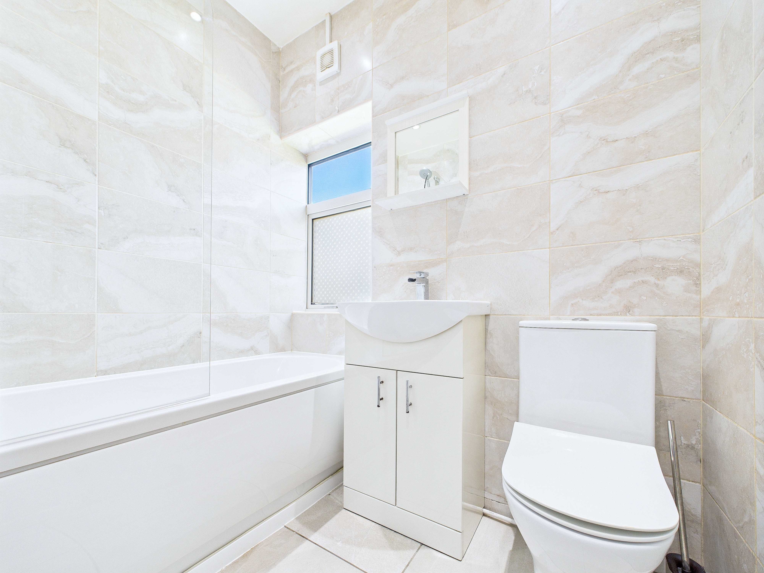 90 Burnfoot Drive Bathroom 2 Burnfoot Drive - Three Bedroom Lower Cottage Flat To Let In Cardonald